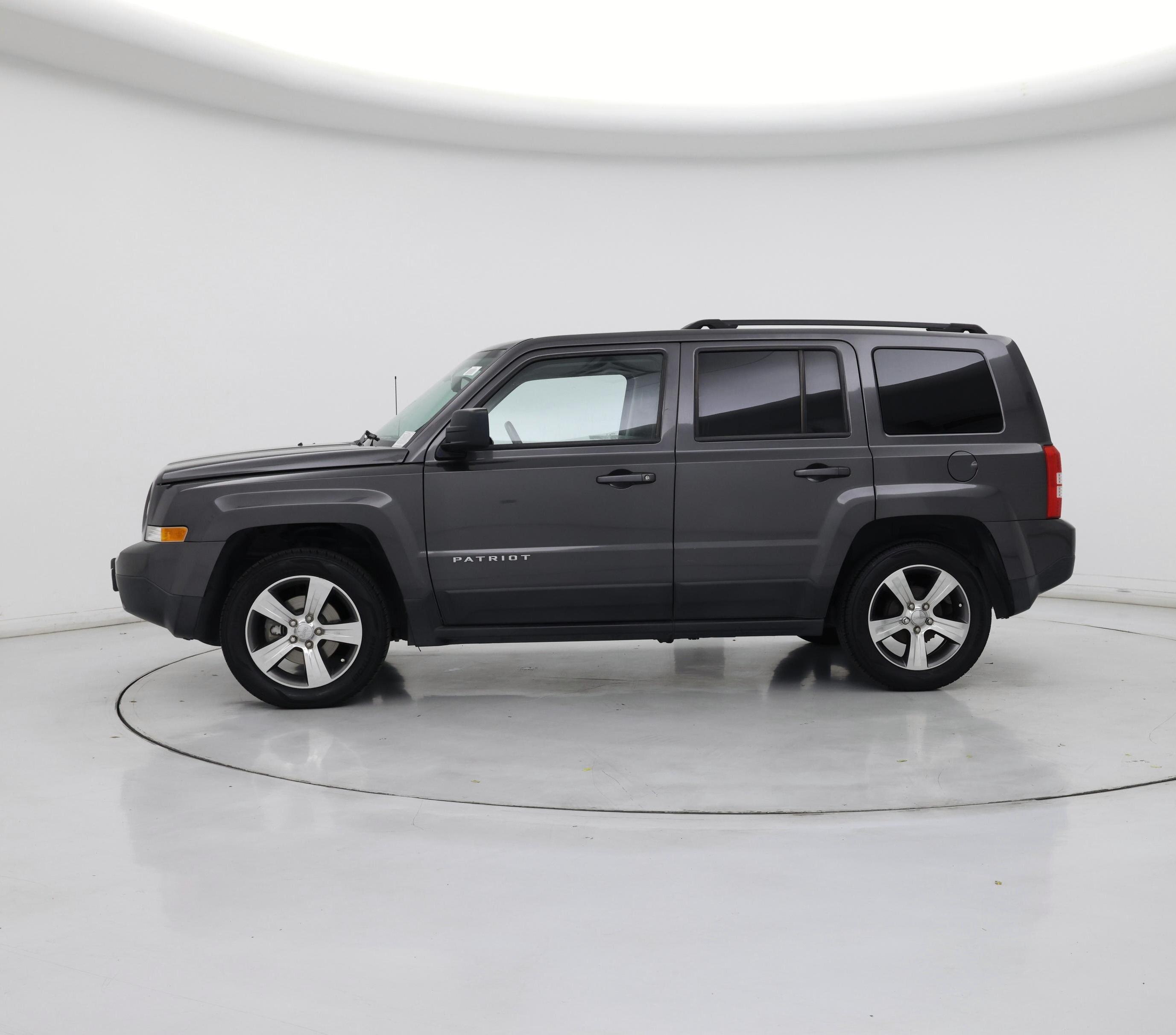 Thumbnail: 2017 Jeep Patriot - 3