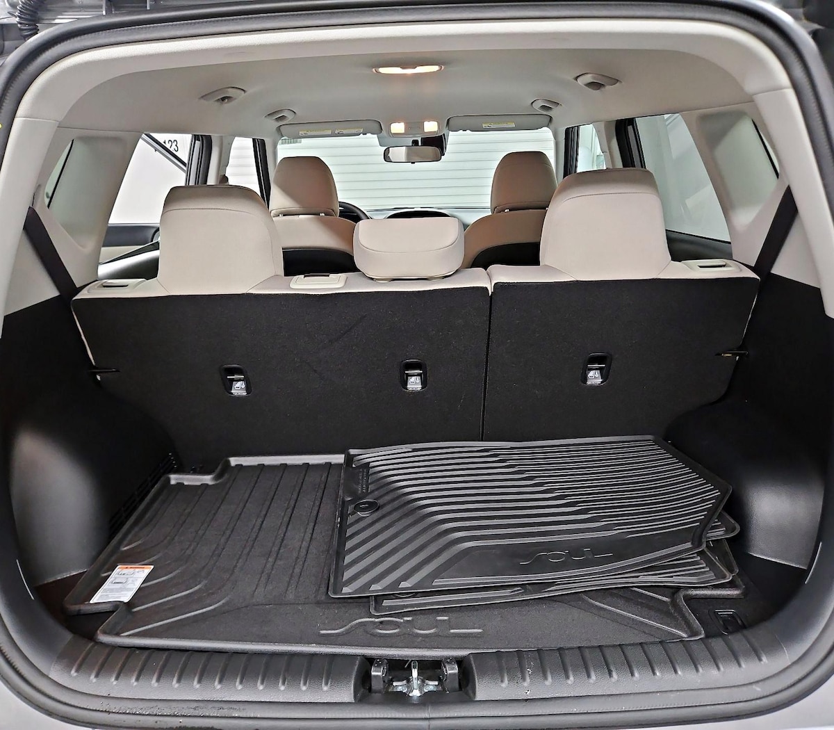 Trunk/Cargo (Seats Up)