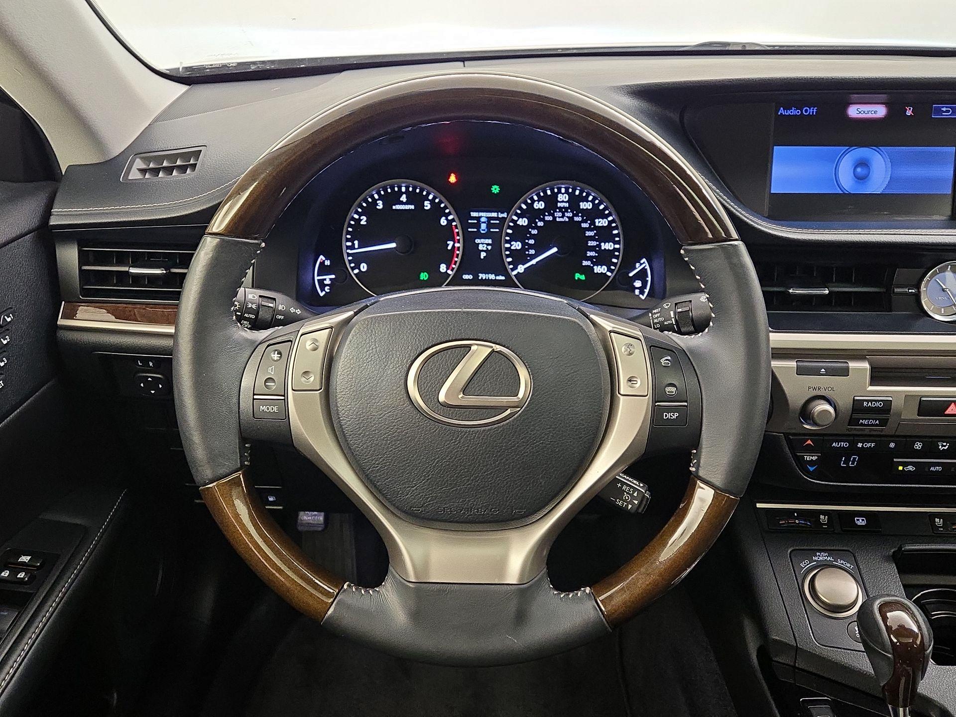 Thumbnail: 2015 Lexus ES - 10