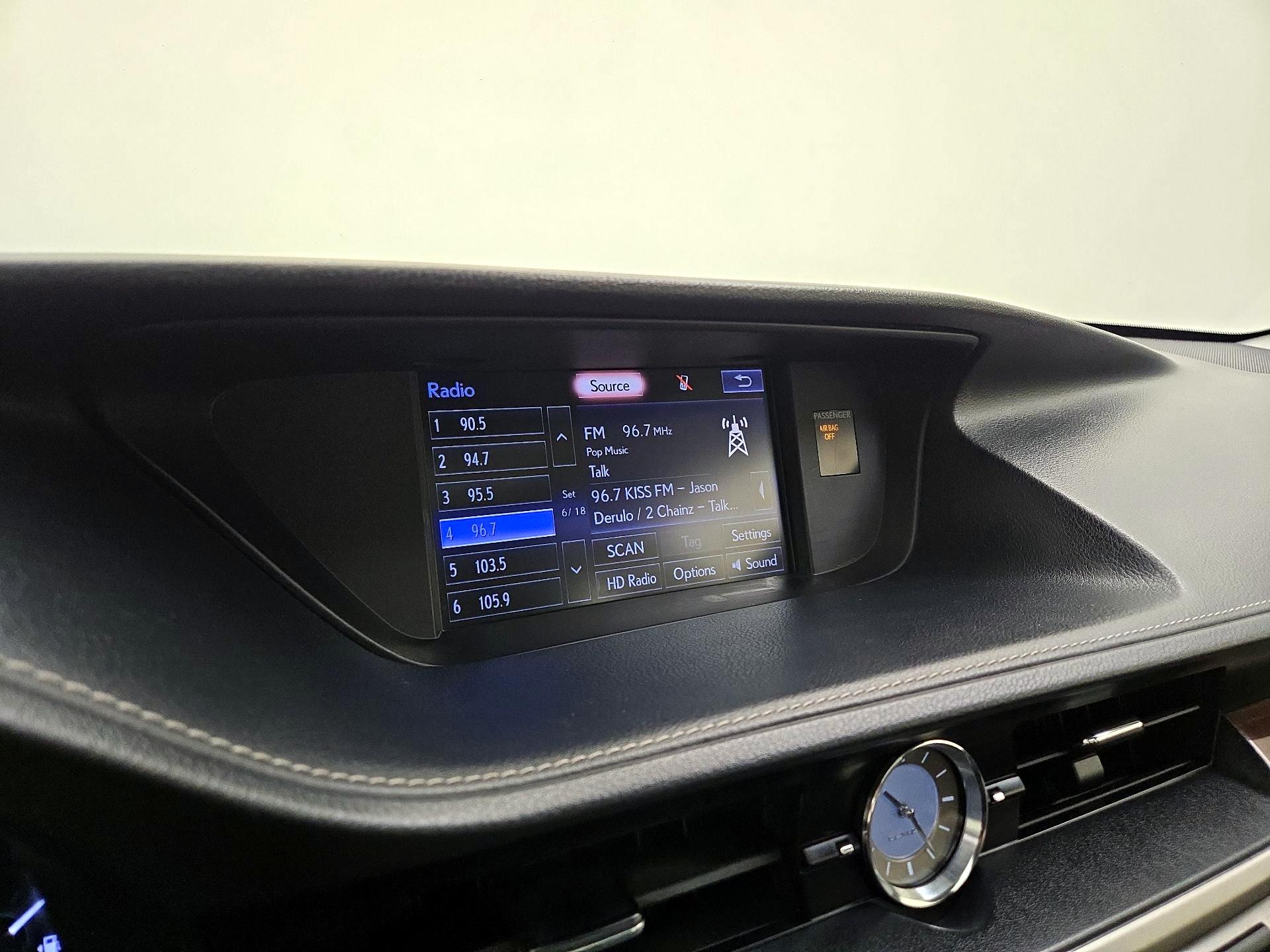 Thumbnail: 2015 Lexus ES - 16