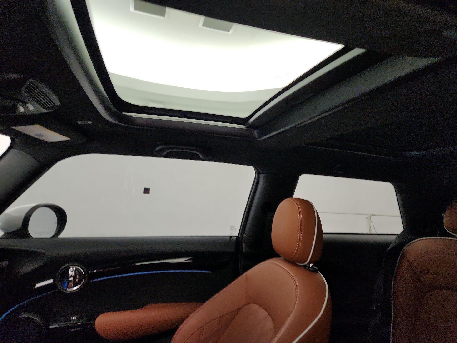 Thumbnail: 2022 MINI Cooper Hardtop - 19