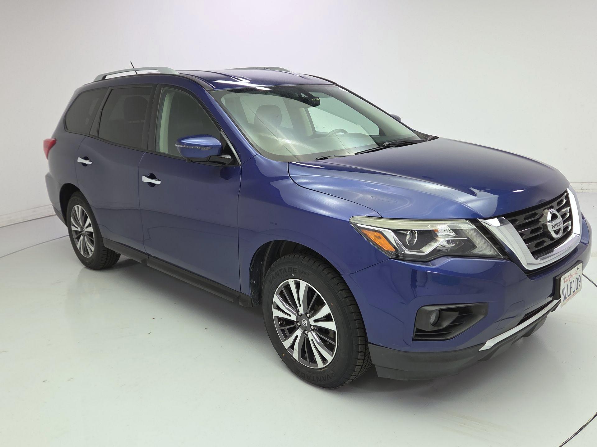 Thumbnail: 2017 Nissan Pathfinder - 1