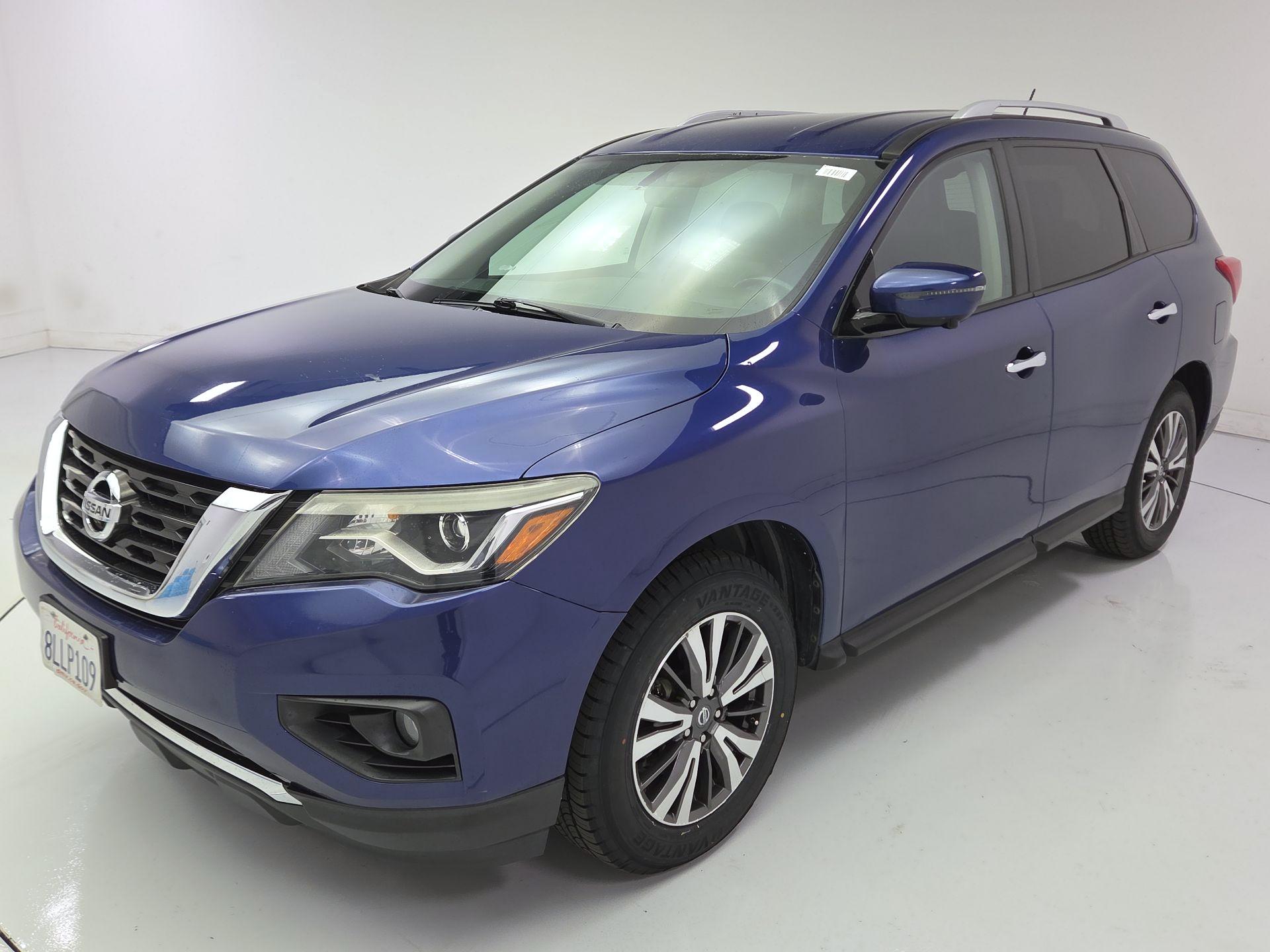 Thumbnail: 2017 Nissan Pathfinder - 3