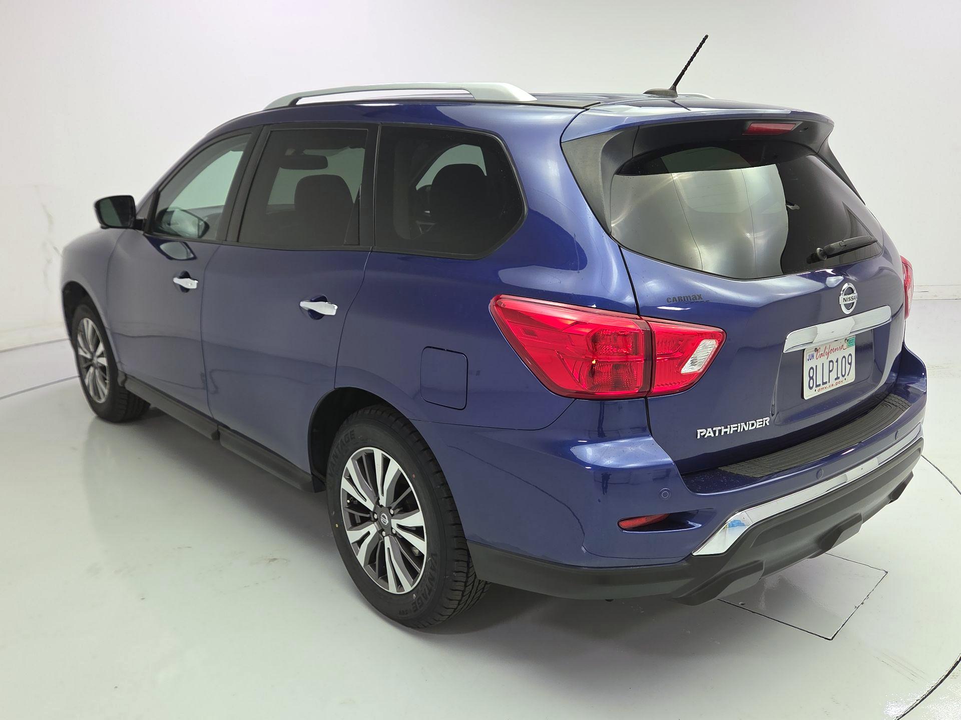 Thumbnail: 2017 Nissan Pathfinder - 7