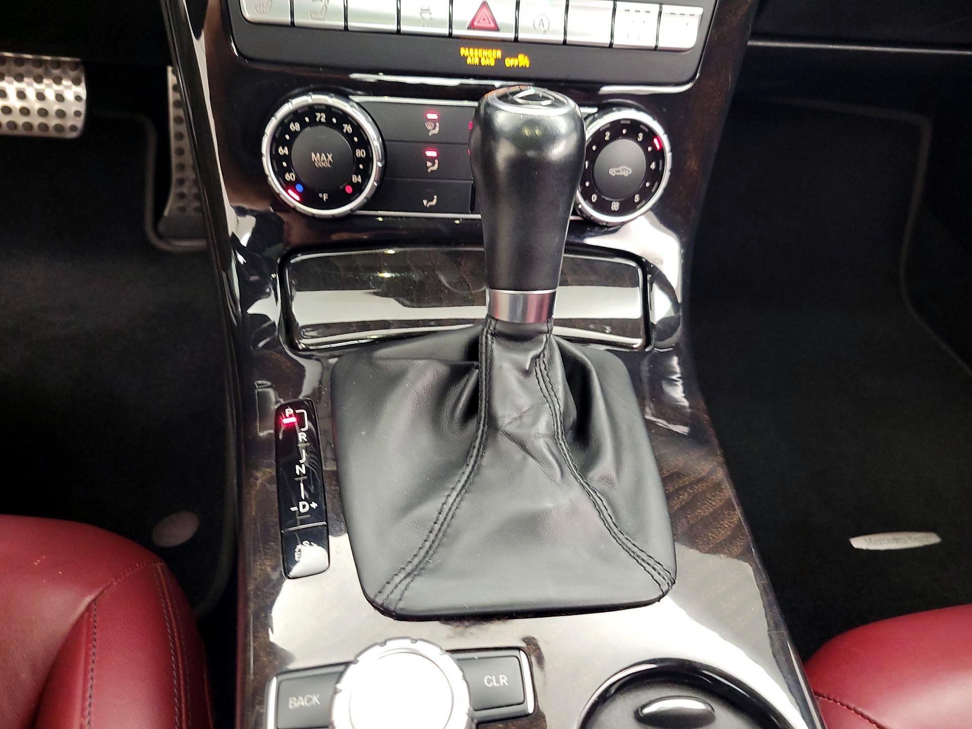 Thumbnail: 2015 Mercedes-Benz SLK - 16