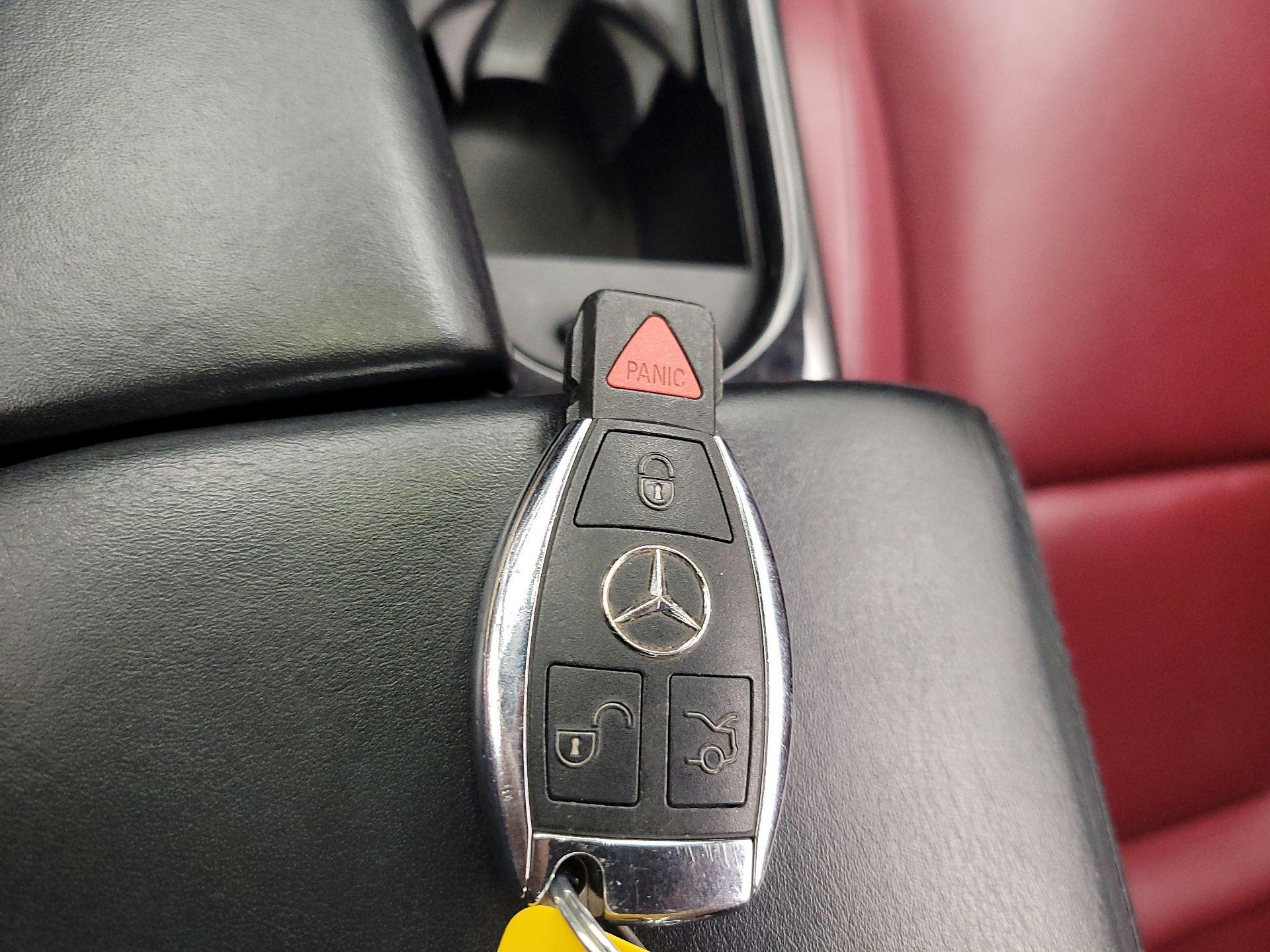 Thumbnail: 2015 Mercedes-Benz SLK - 20