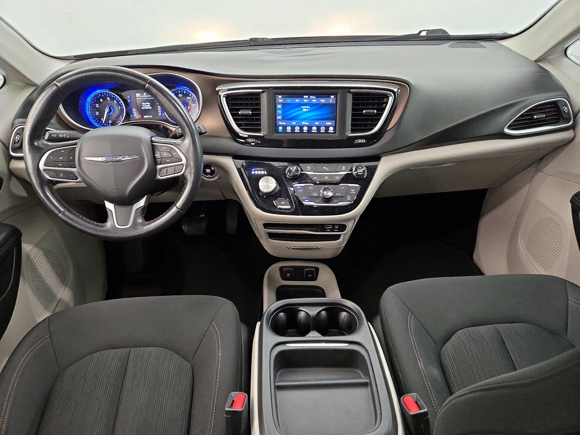 Thumbnail: 2019 Chrysler Pacifica - 9