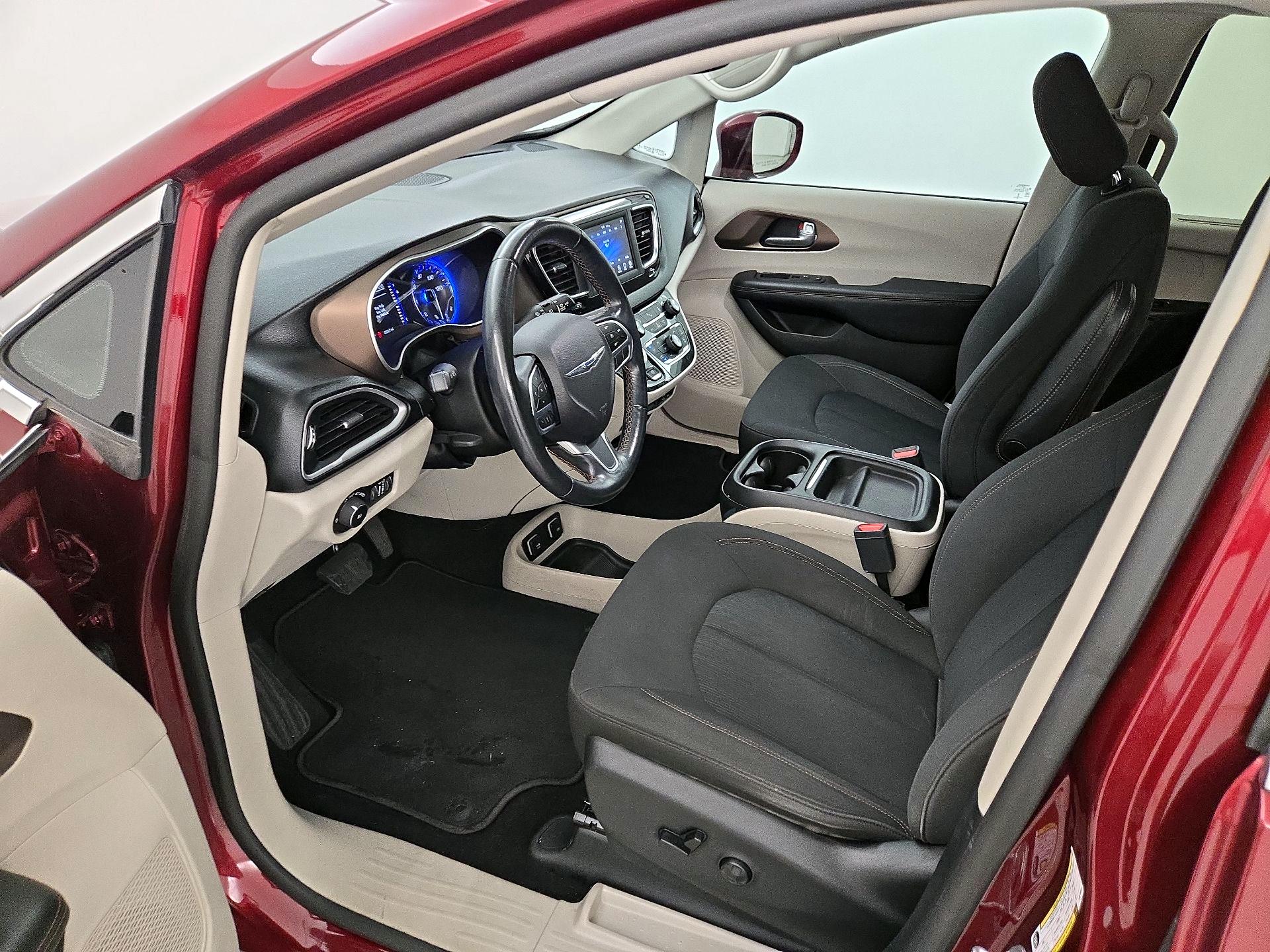 Thumbnail: 2019 Chrysler Pacifica - 11