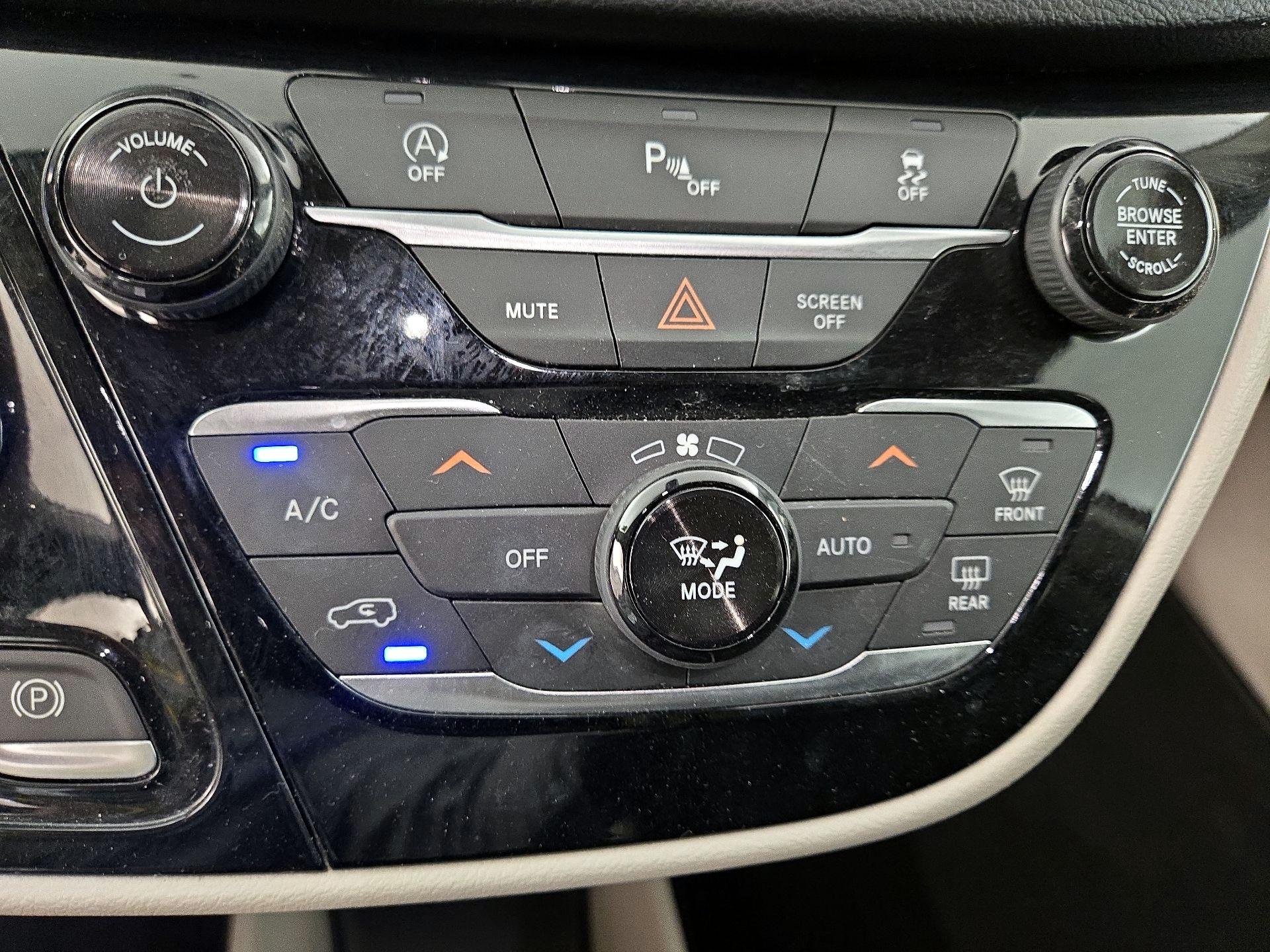 Thumbnail: 2019 Chrysler Pacifica - 16