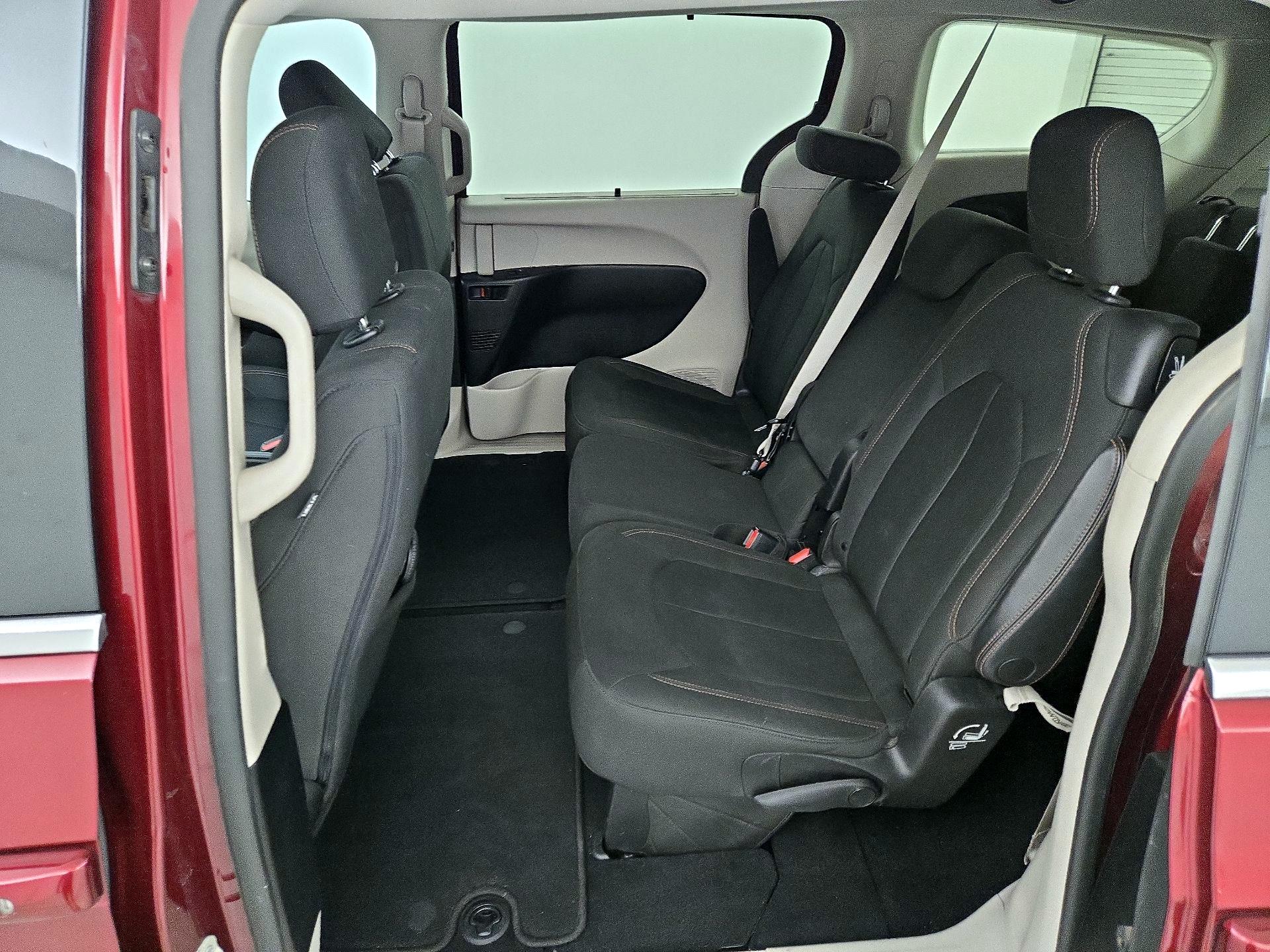 Thumbnail: 2019 Chrysler Pacifica - 19