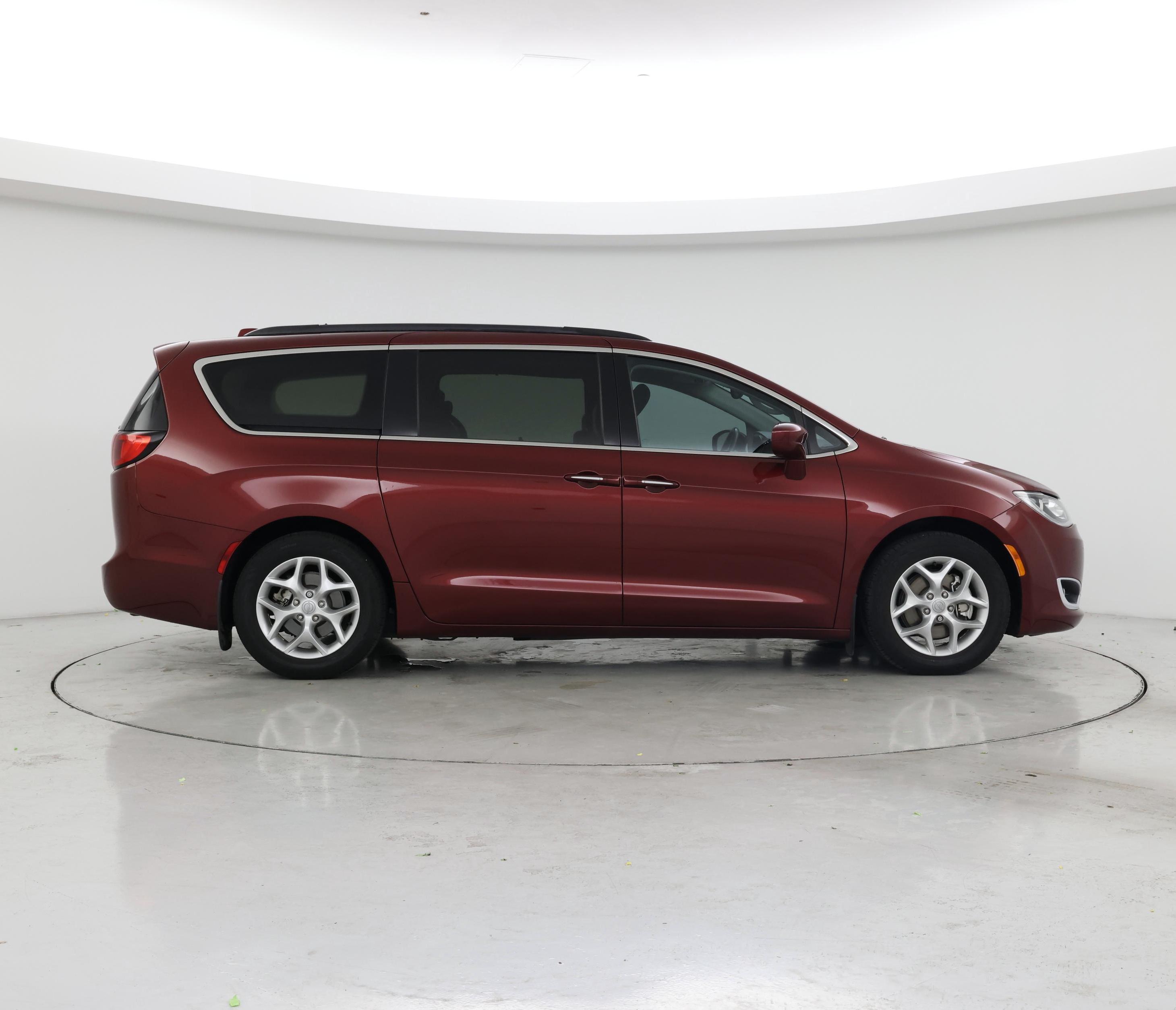 Thumbnail: 2019 Chrysler Pacifica - 7