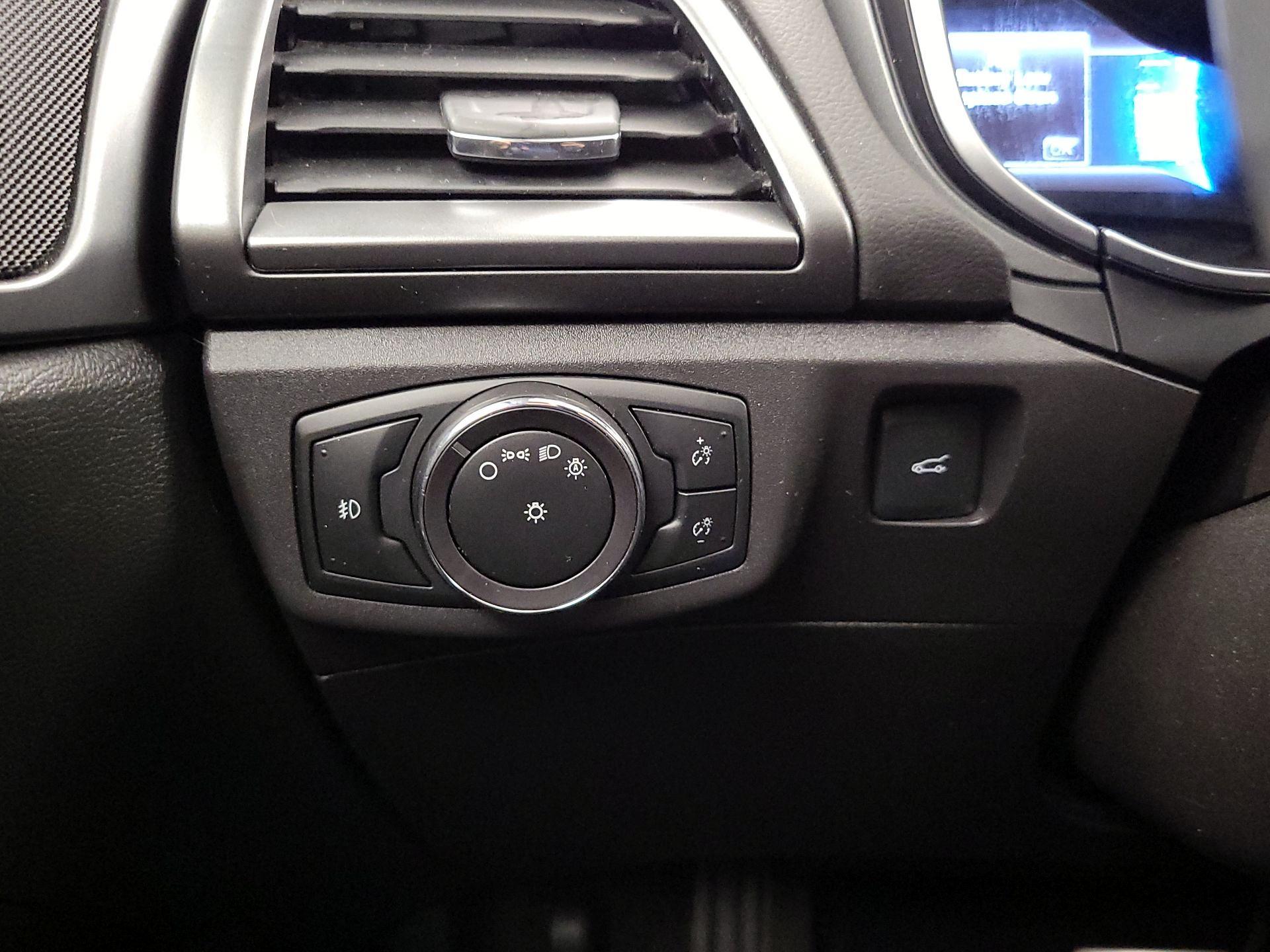 Thumbnail: 2015 Ford Fusion - 13