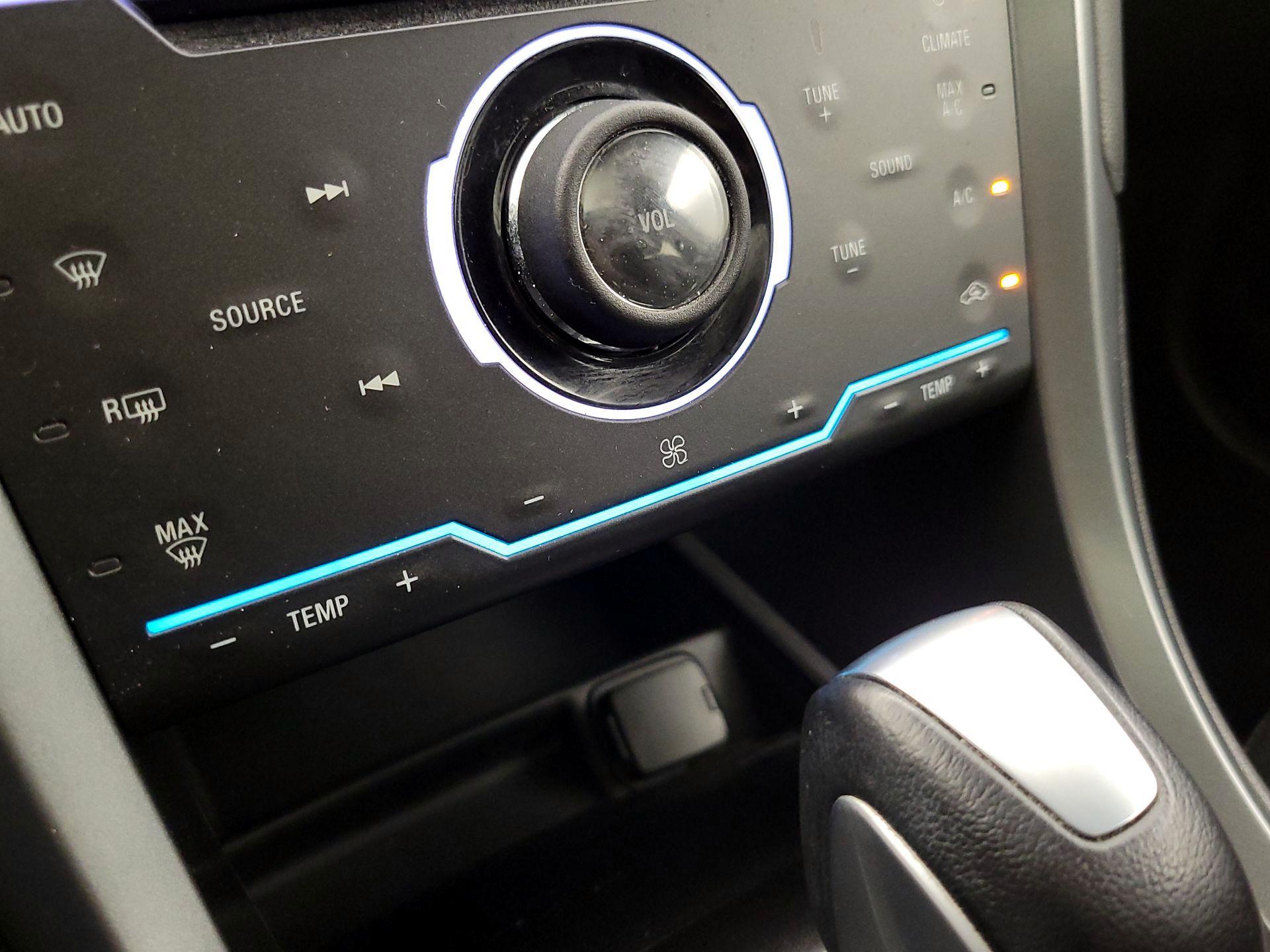 Thumbnail: 2015 Ford Fusion - 16