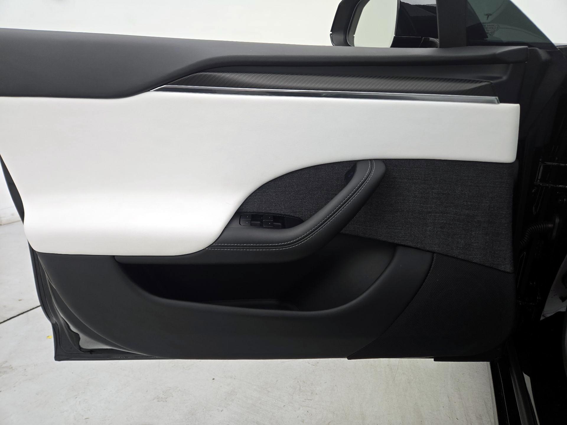 Thumbnail: 2023 Tesla Model S - 12
