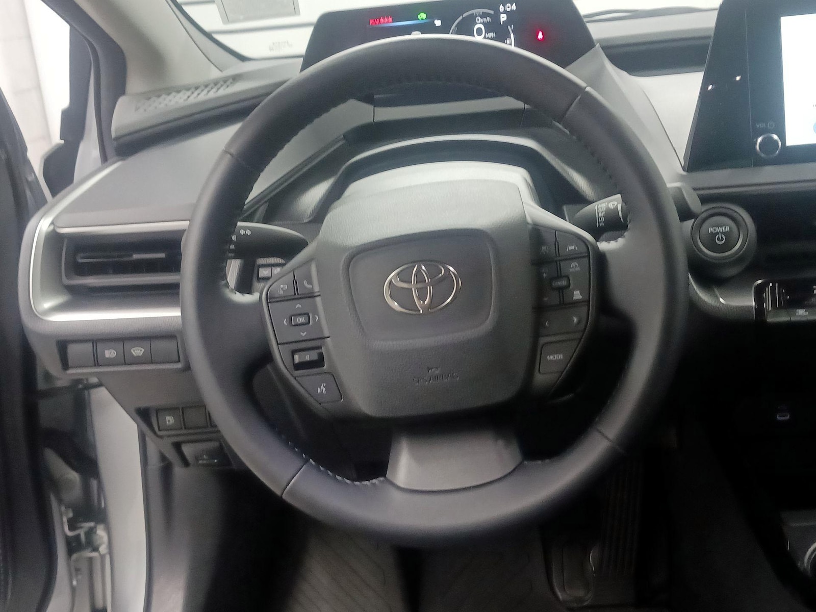 2023 Toyota Prius LE - Photo 9