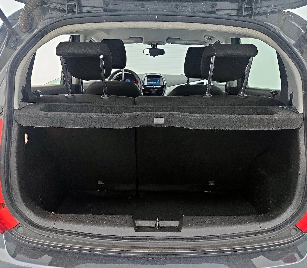 Trunk/Cargo (Seats Up)