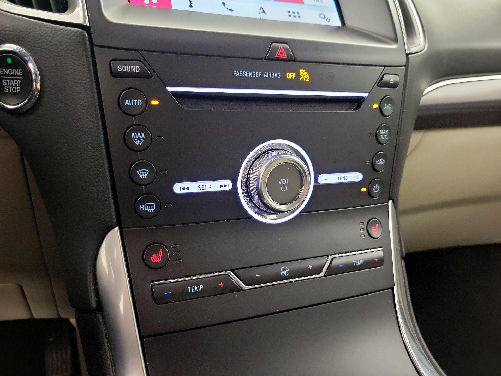Thumbnail: 2019 Ford Edge - 17