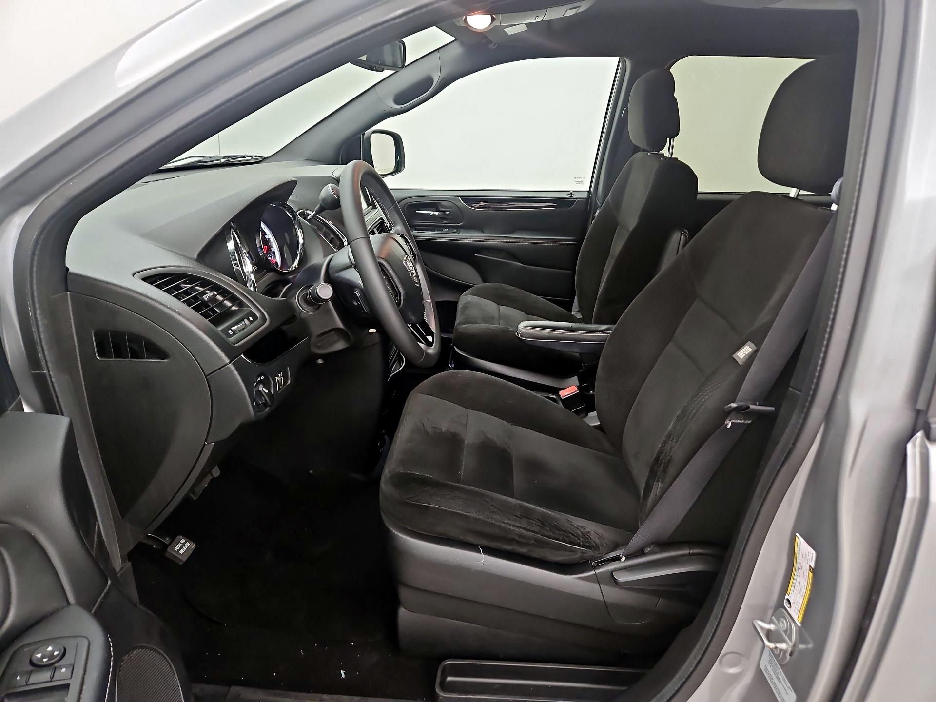 Thumbnail: 2016 Dodge Grand Caravan - 11