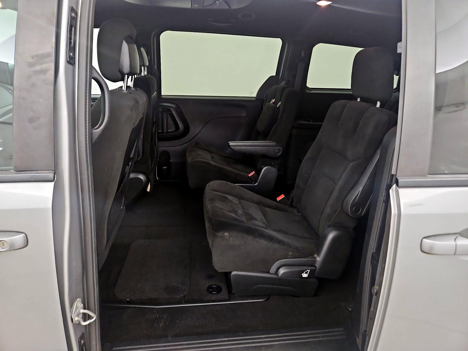 Thumbnail: 2016 Dodge Grand Caravan - 18