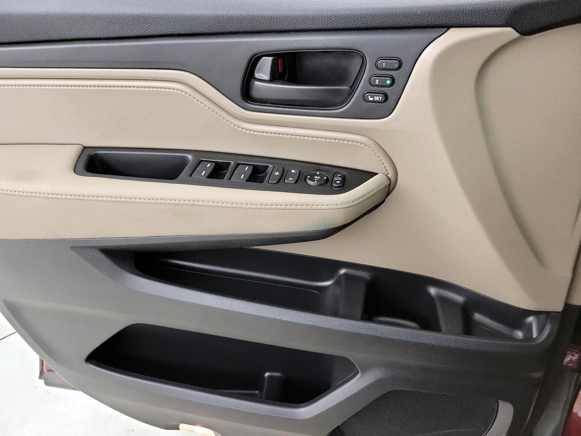 Thumbnail: 2019 Honda Odyssey - 12