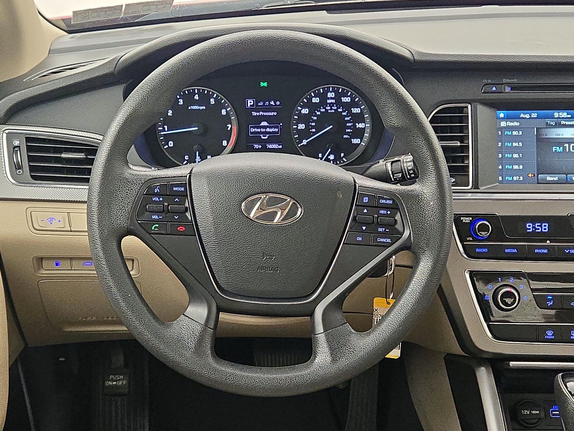 Thumbnail: 2016 Hyundai Sonata - 10