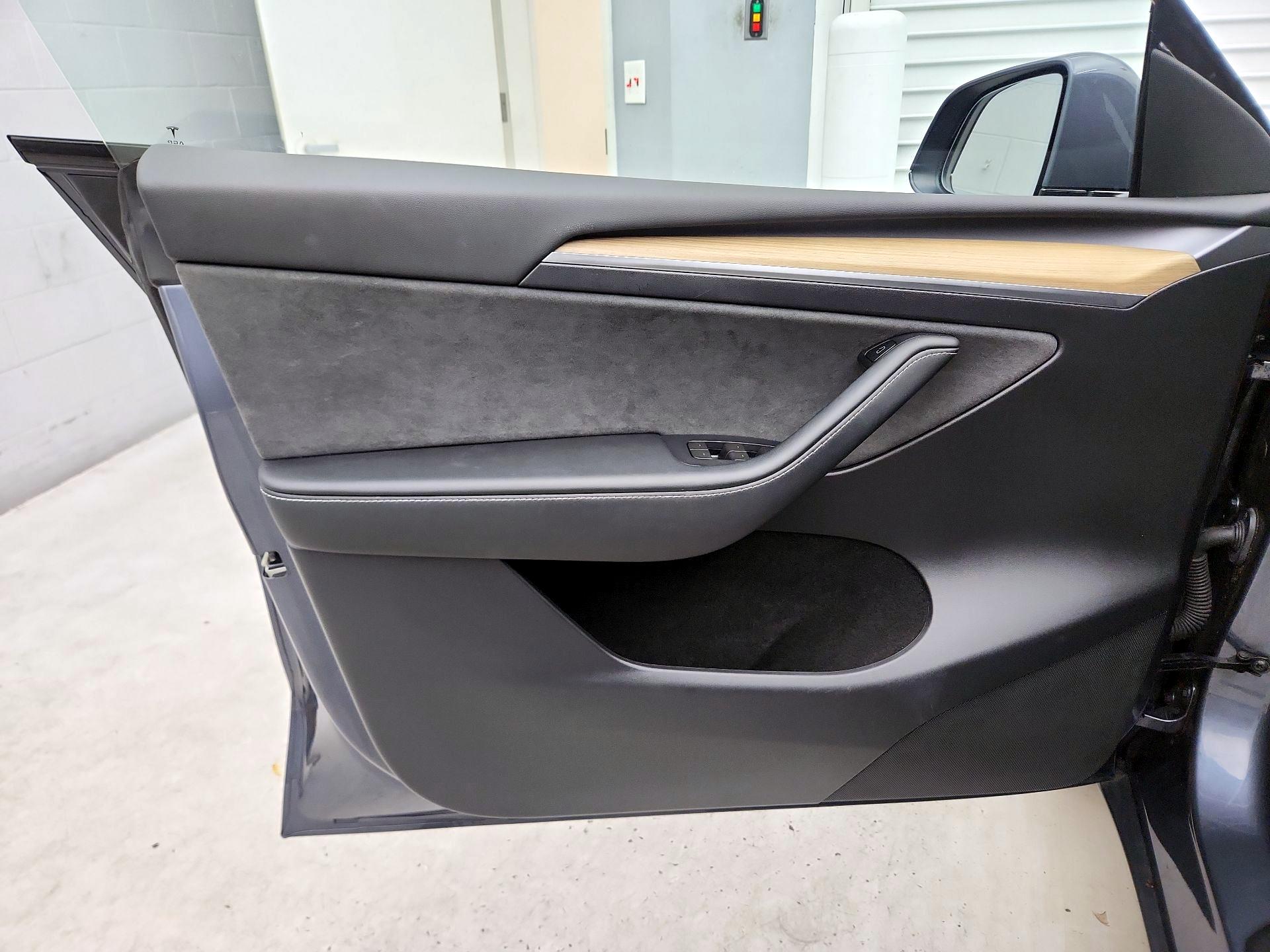 Thumbnail: 2023 Tesla Model Y - 12