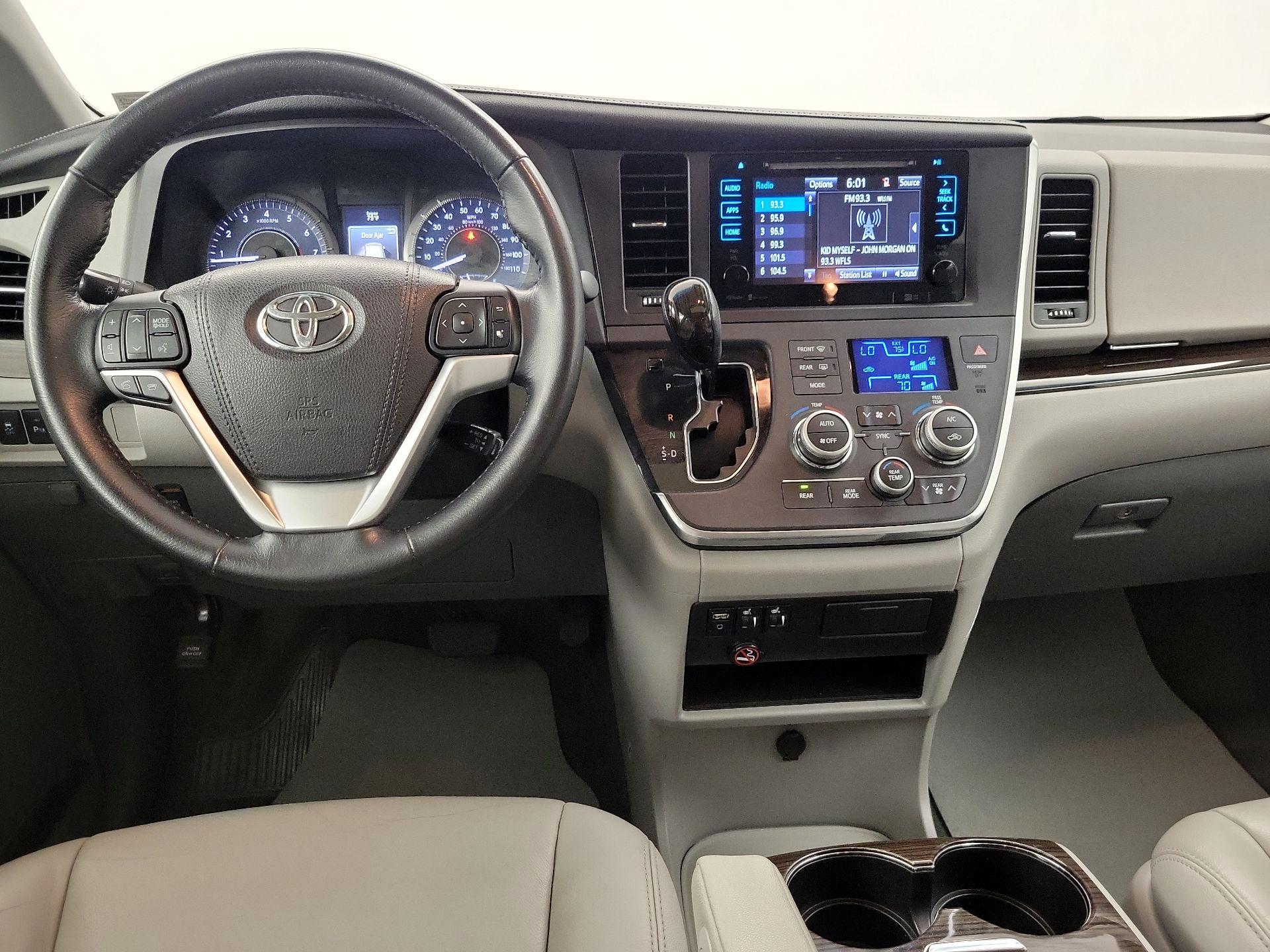 Thumbnail: 2015 Toyota Sienna - 9