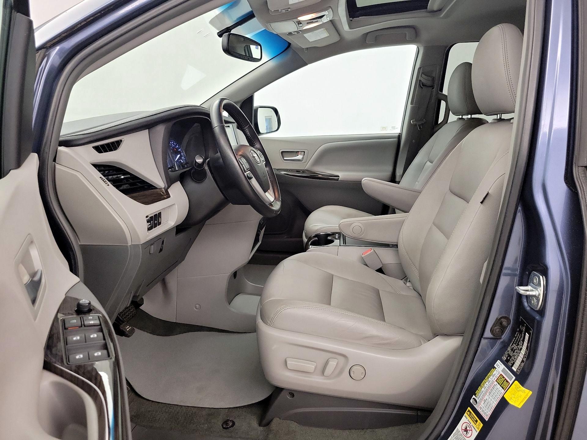 Thumbnail: 2015 Toyota Sienna - 11