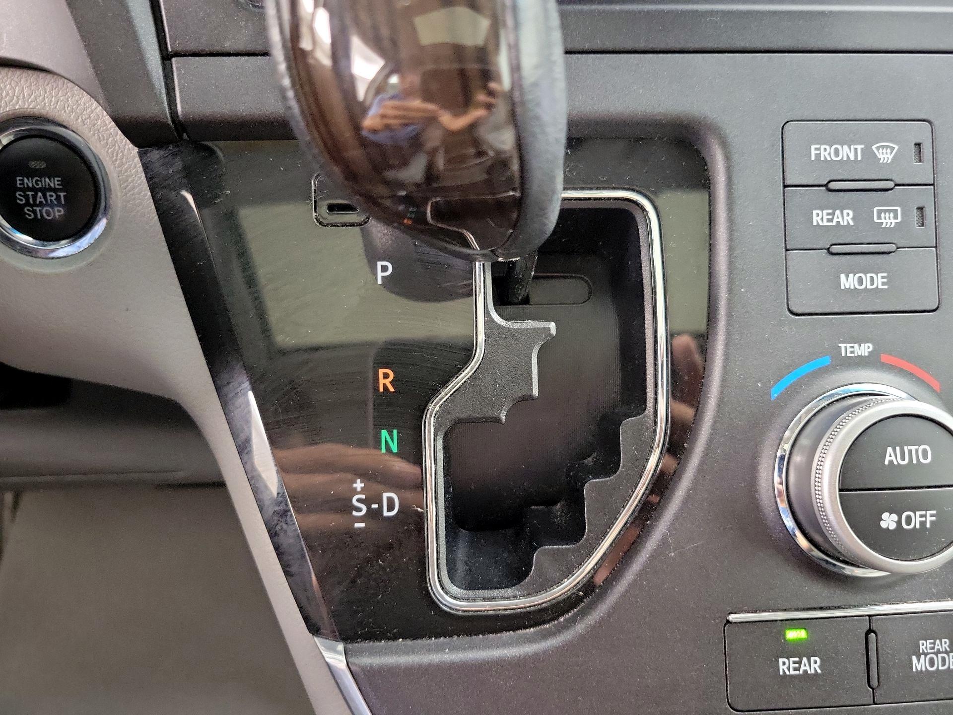 Thumbnail: 2015 Toyota Sienna - 17