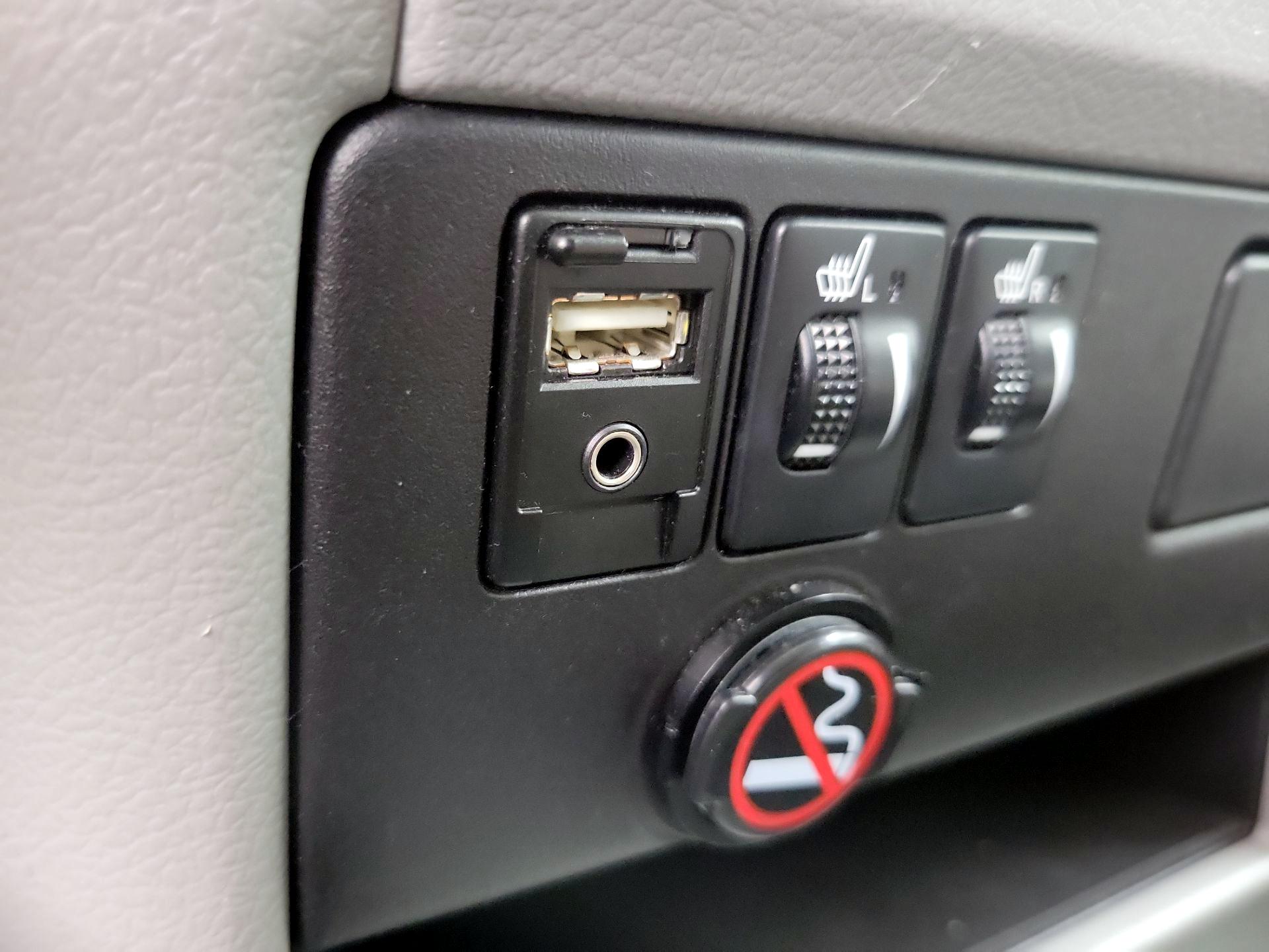 Thumbnail: 2015 Toyota Sienna - 18