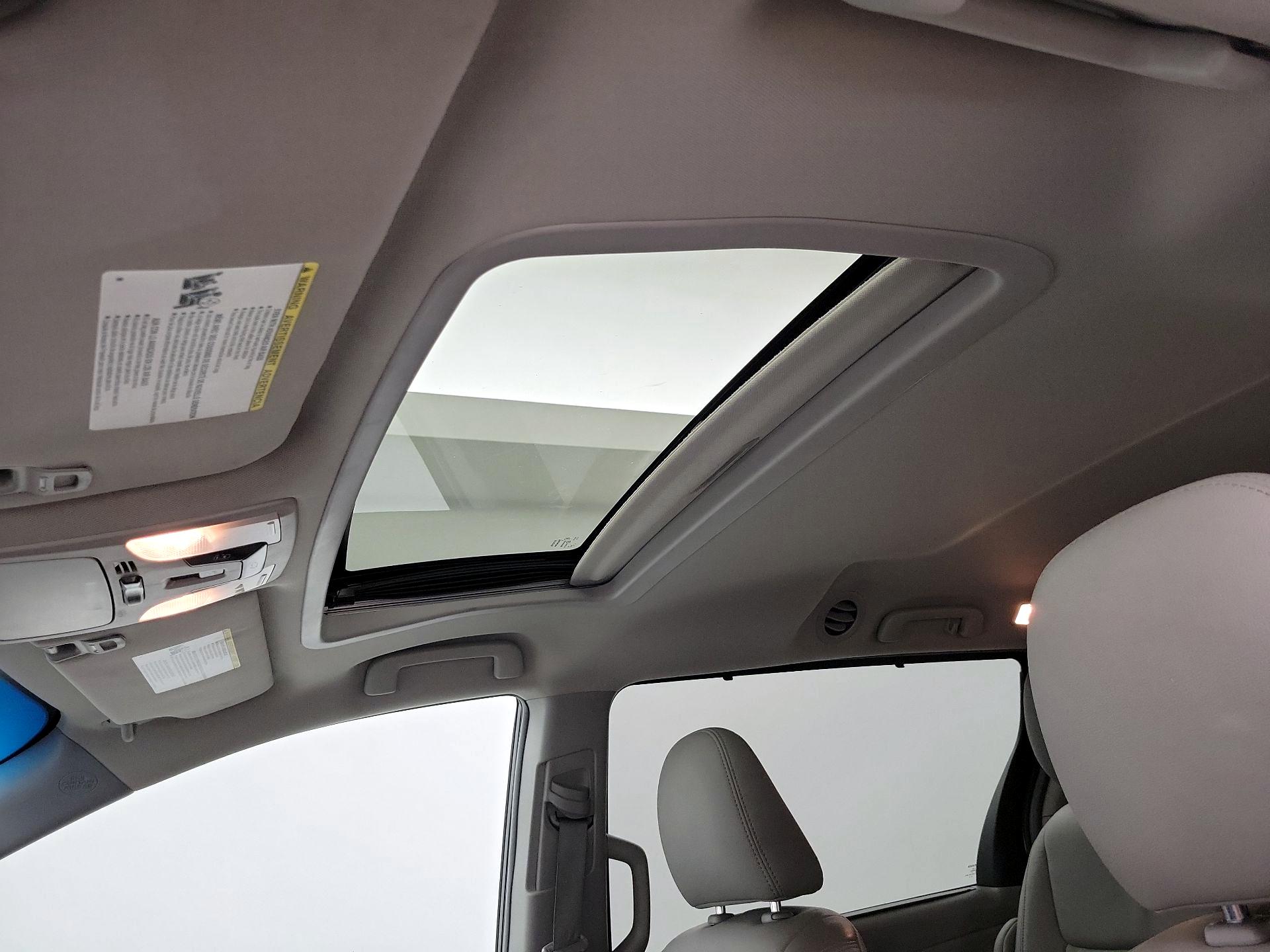 Thumbnail: 2015 Toyota Sienna - 19