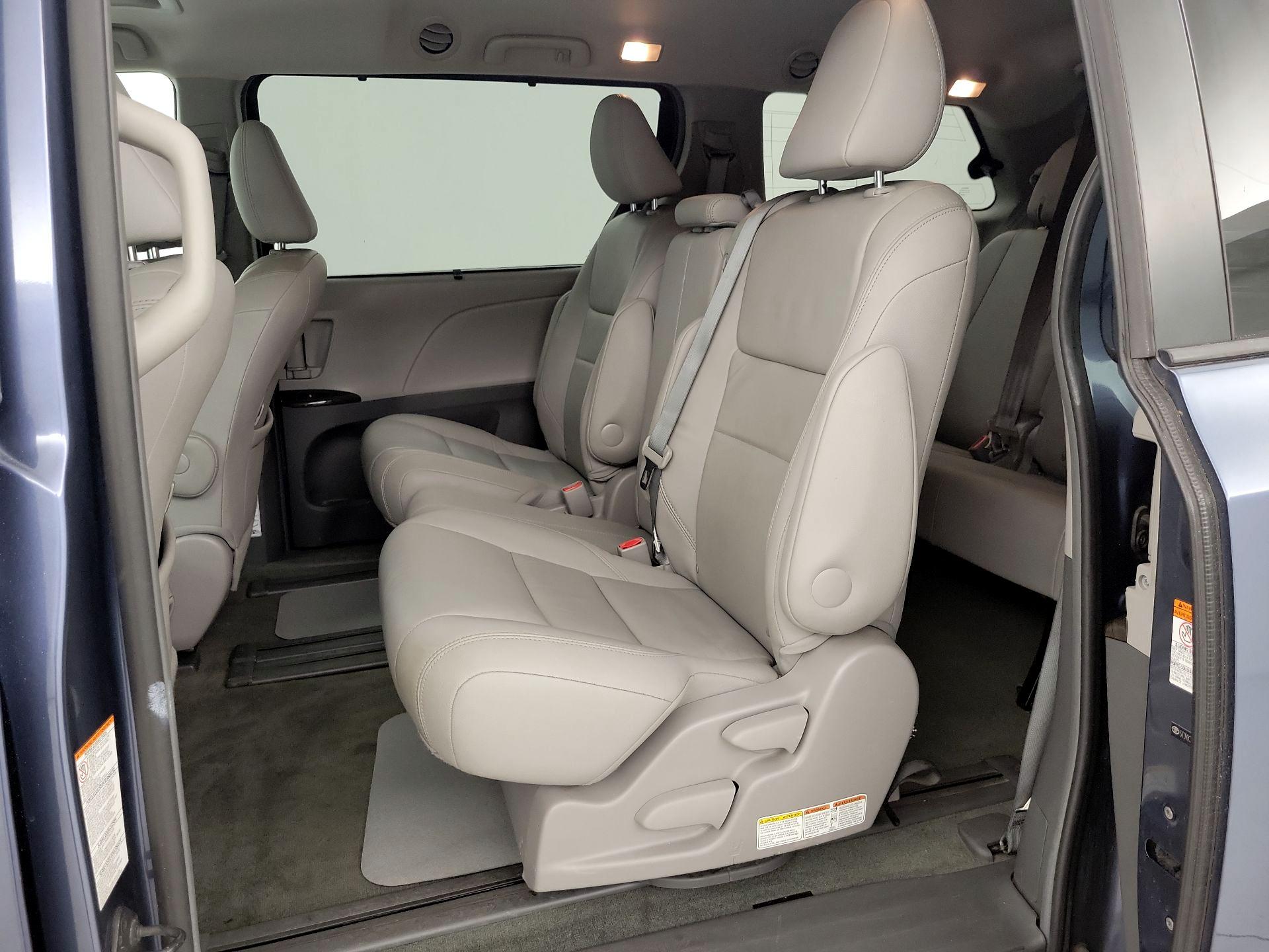 Thumbnail: 2015 Toyota Sienna - 20