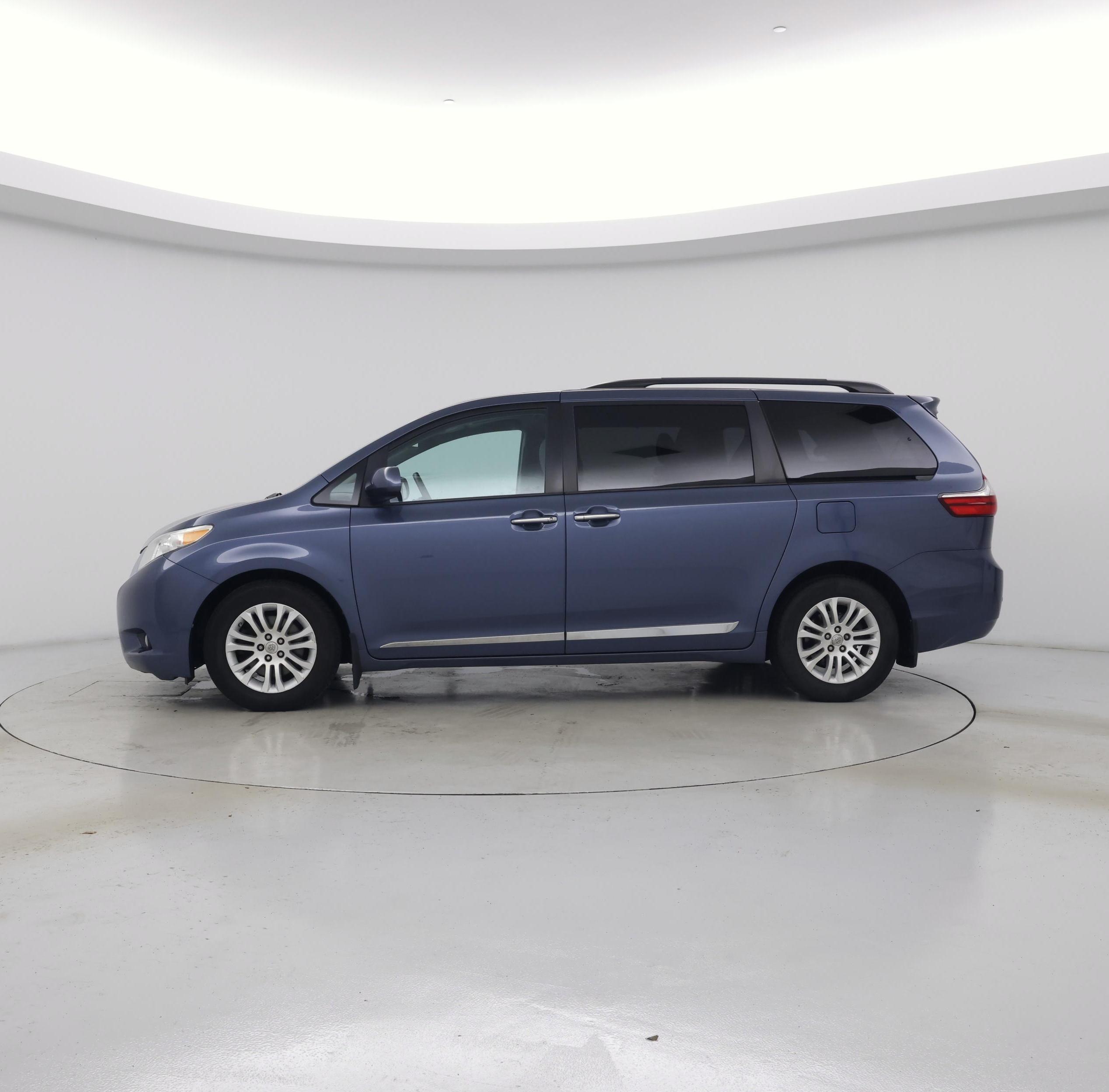 Thumbnail: 2015 Toyota Sienna - 3