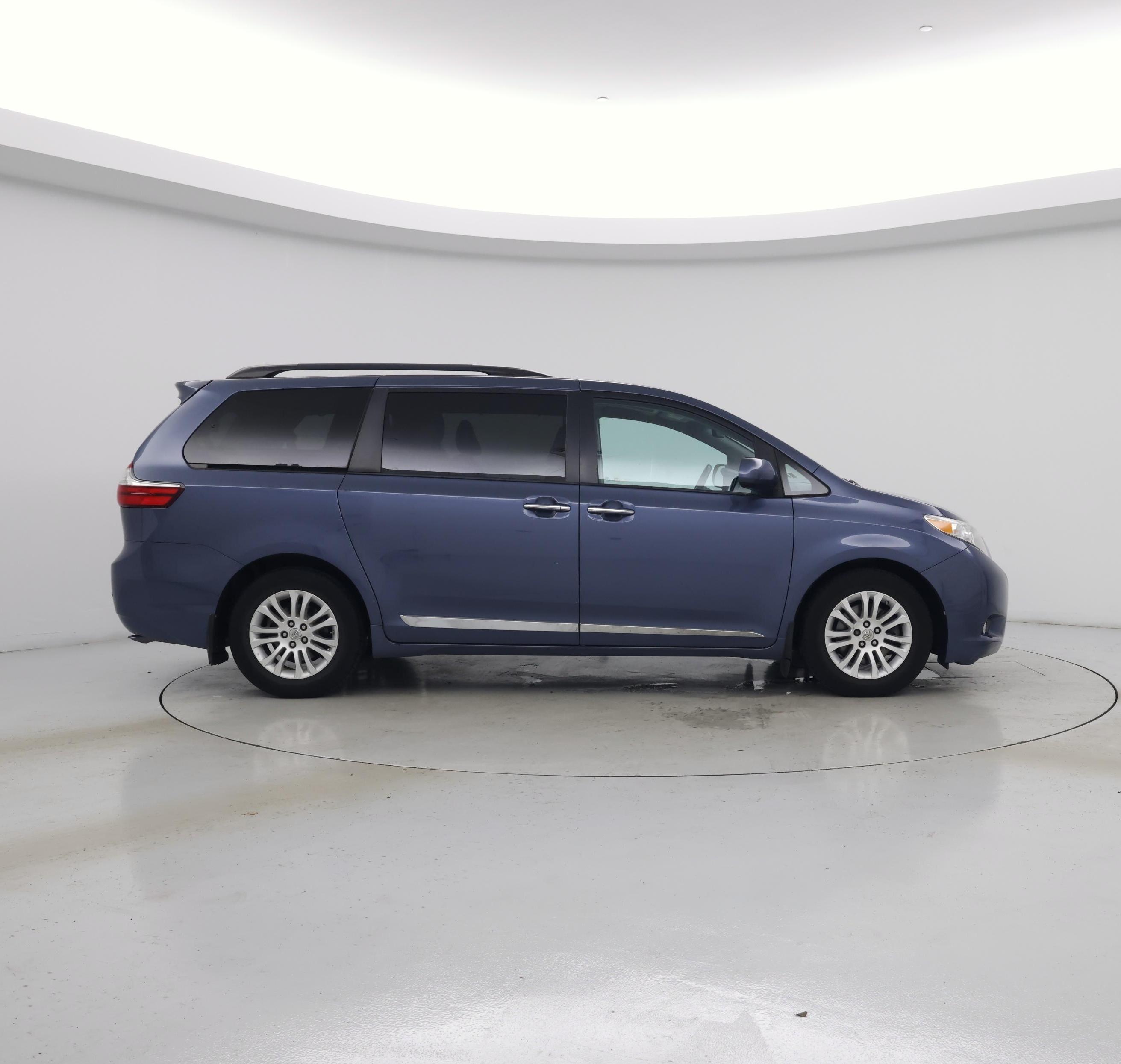 Thumbnail: 2015 Toyota Sienna - 7