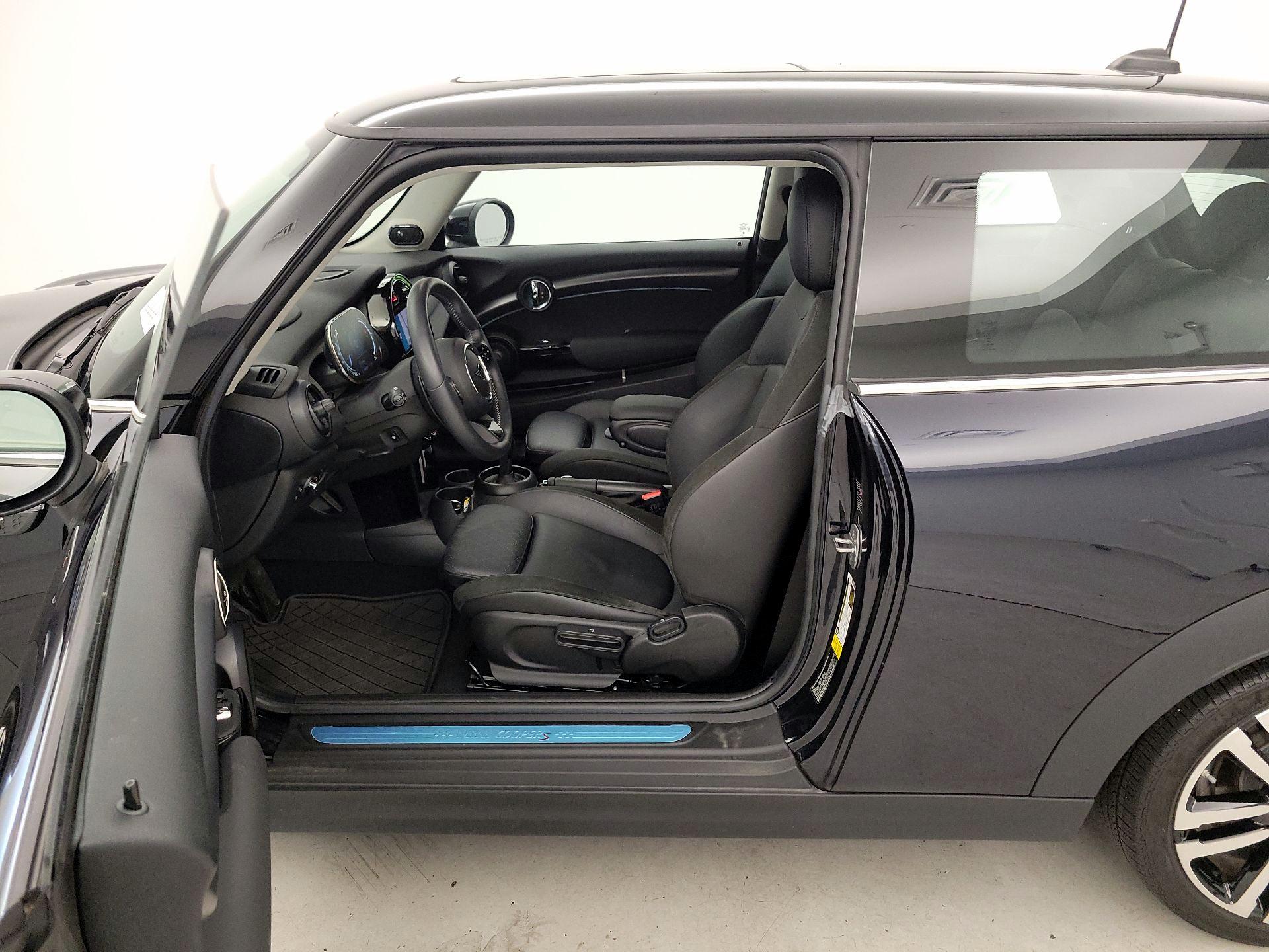Thumbnail: 2022 MINI Cooper Hardtop - 11