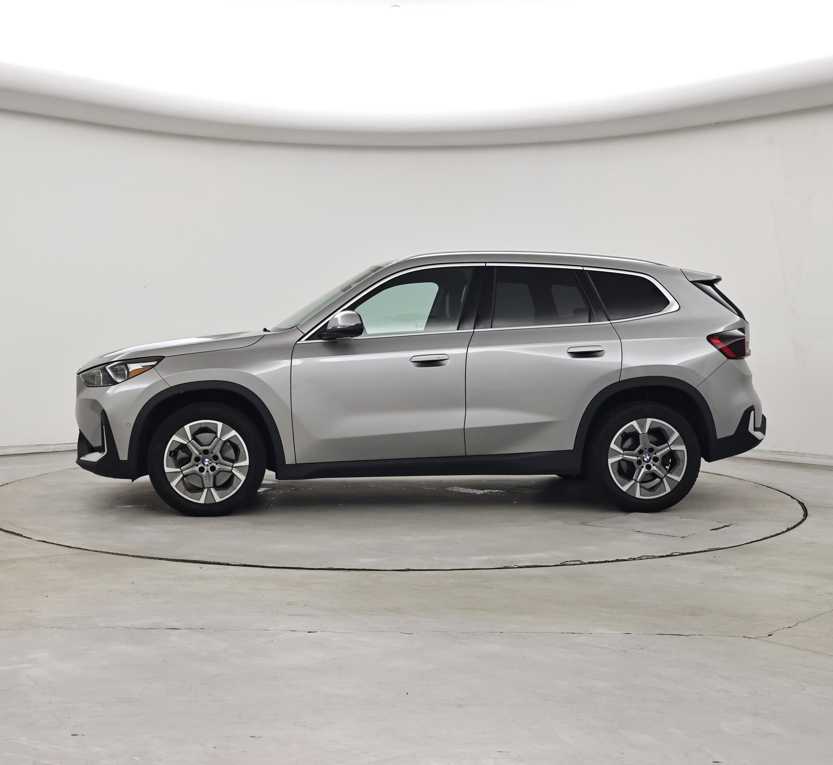 Thumbnail: 2023 BMW X1 - 3