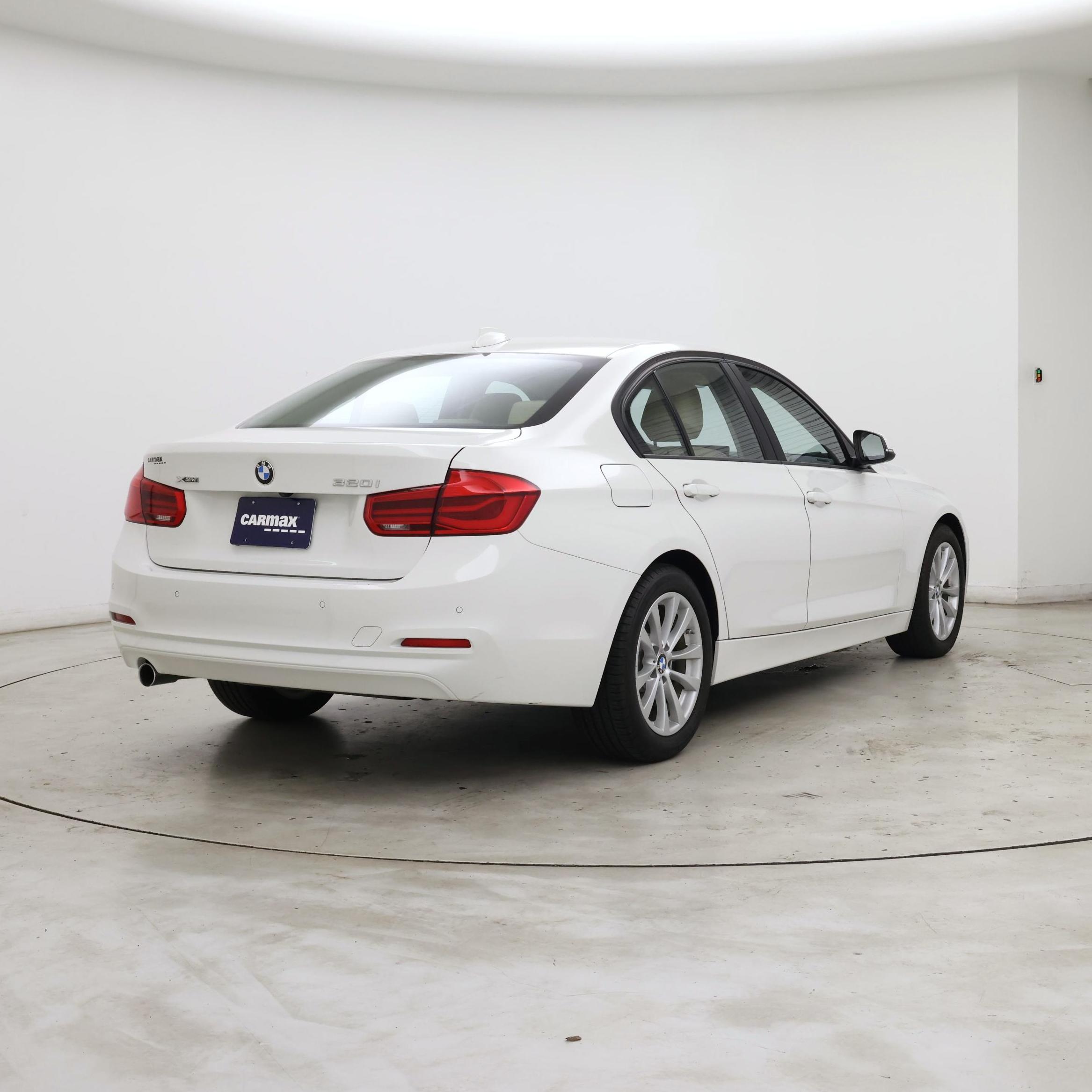 Thumbnail: 2018 BMW 3 Series - 8