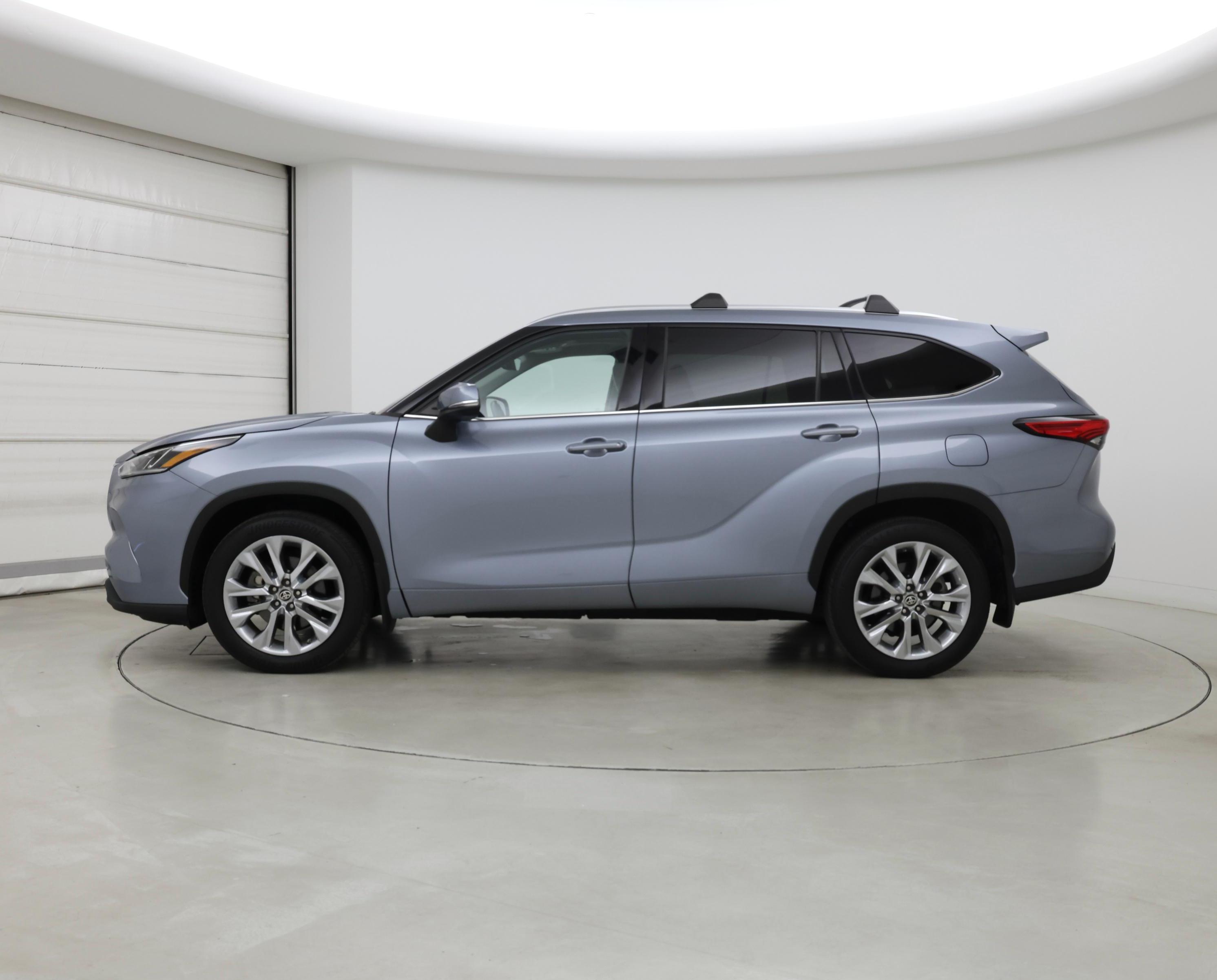 Thumbnail: 2021 Toyota Highlander - 3