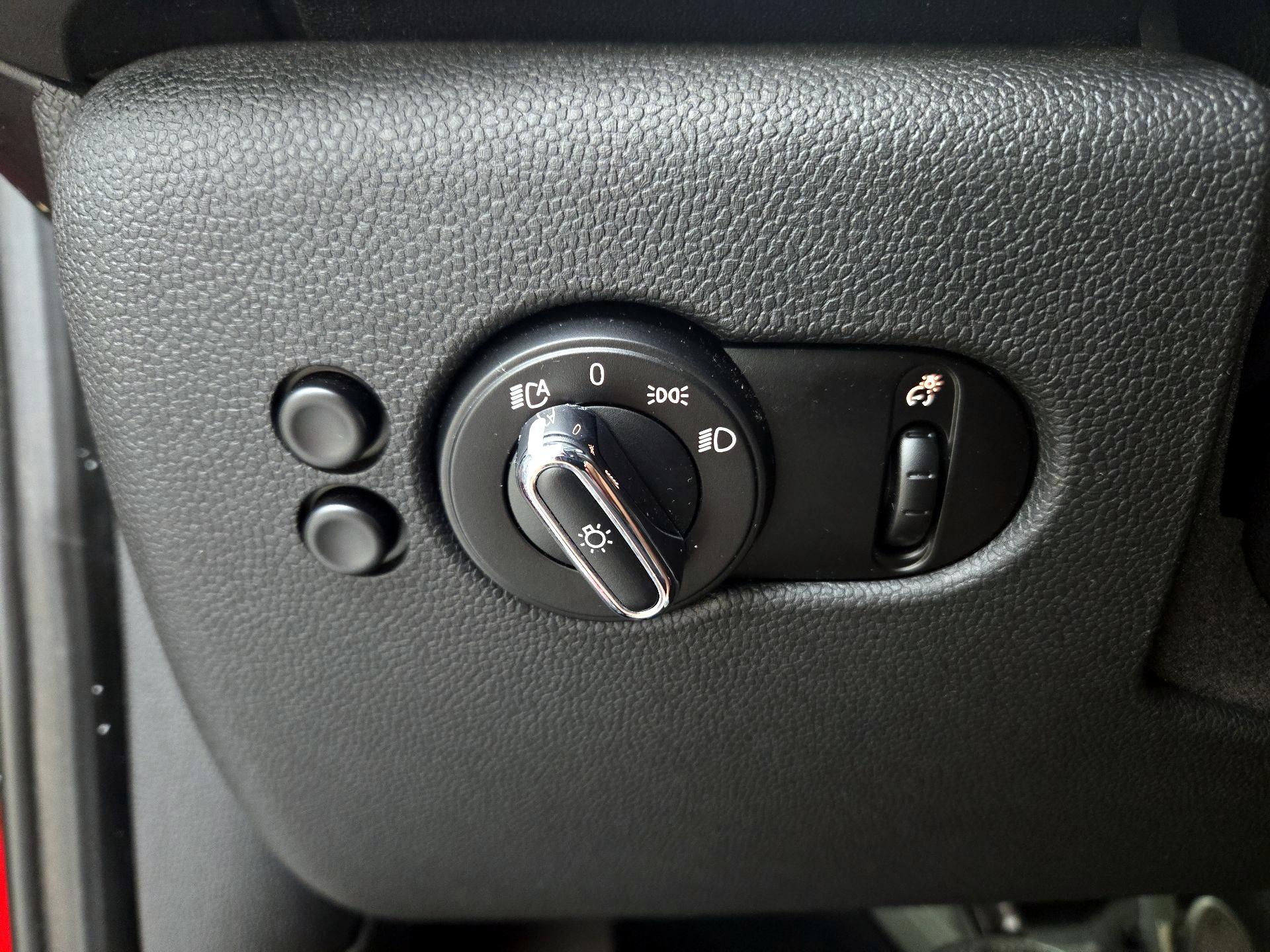 Thumbnail: 2015 MINI Cooper Hardtop - 13