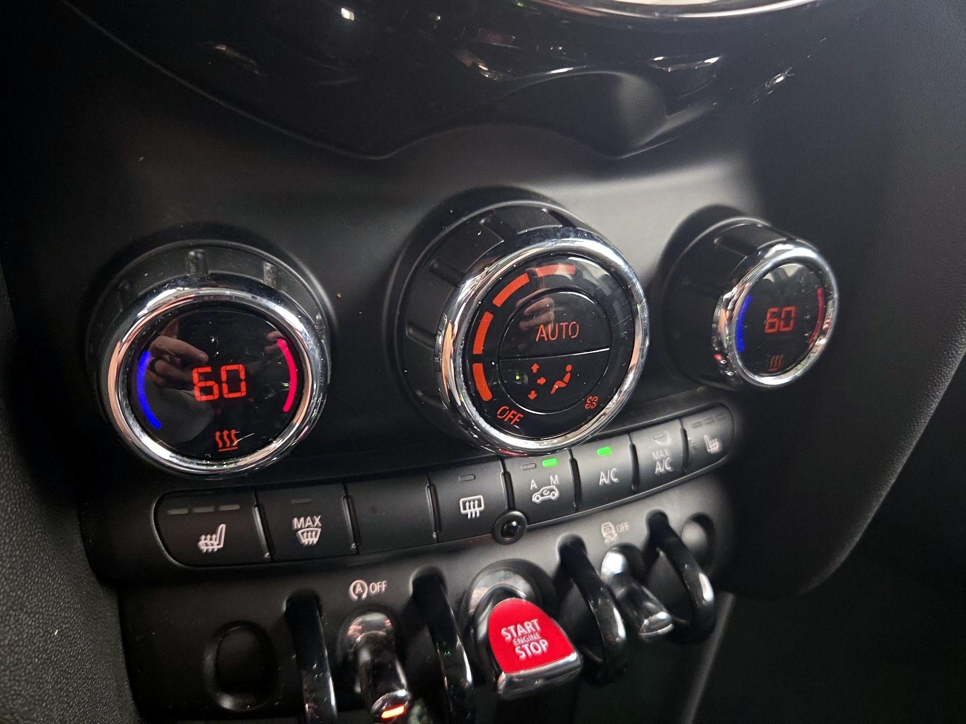 Thumbnail: 2015 MINI Cooper Hardtop - 15