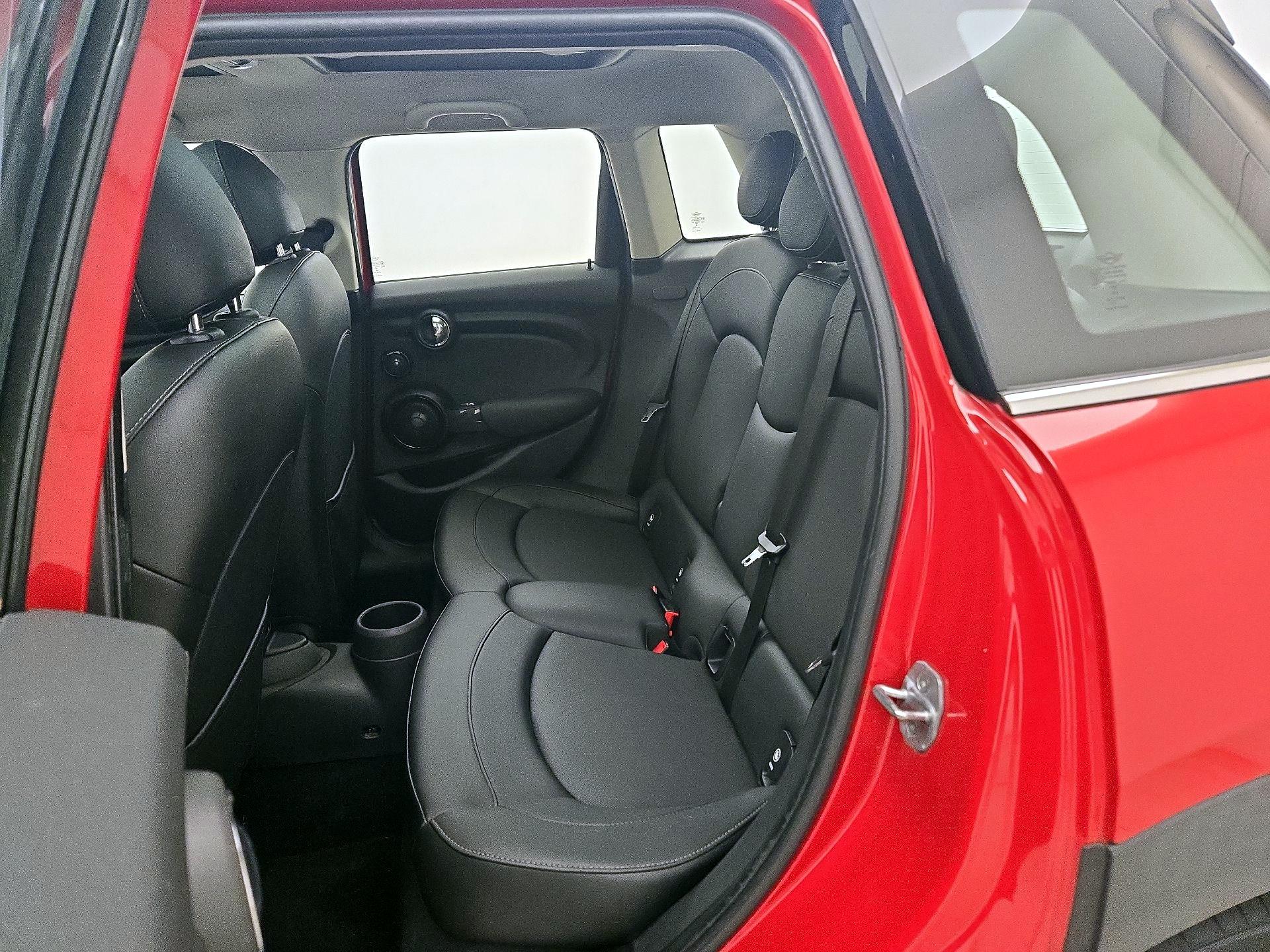 Thumbnail: 2015 MINI Cooper Hardtop - 19