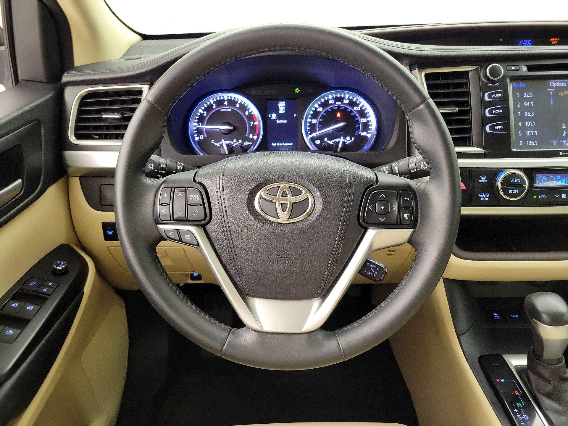 Thumbnail: 2016 Toyota Highlander - 10
