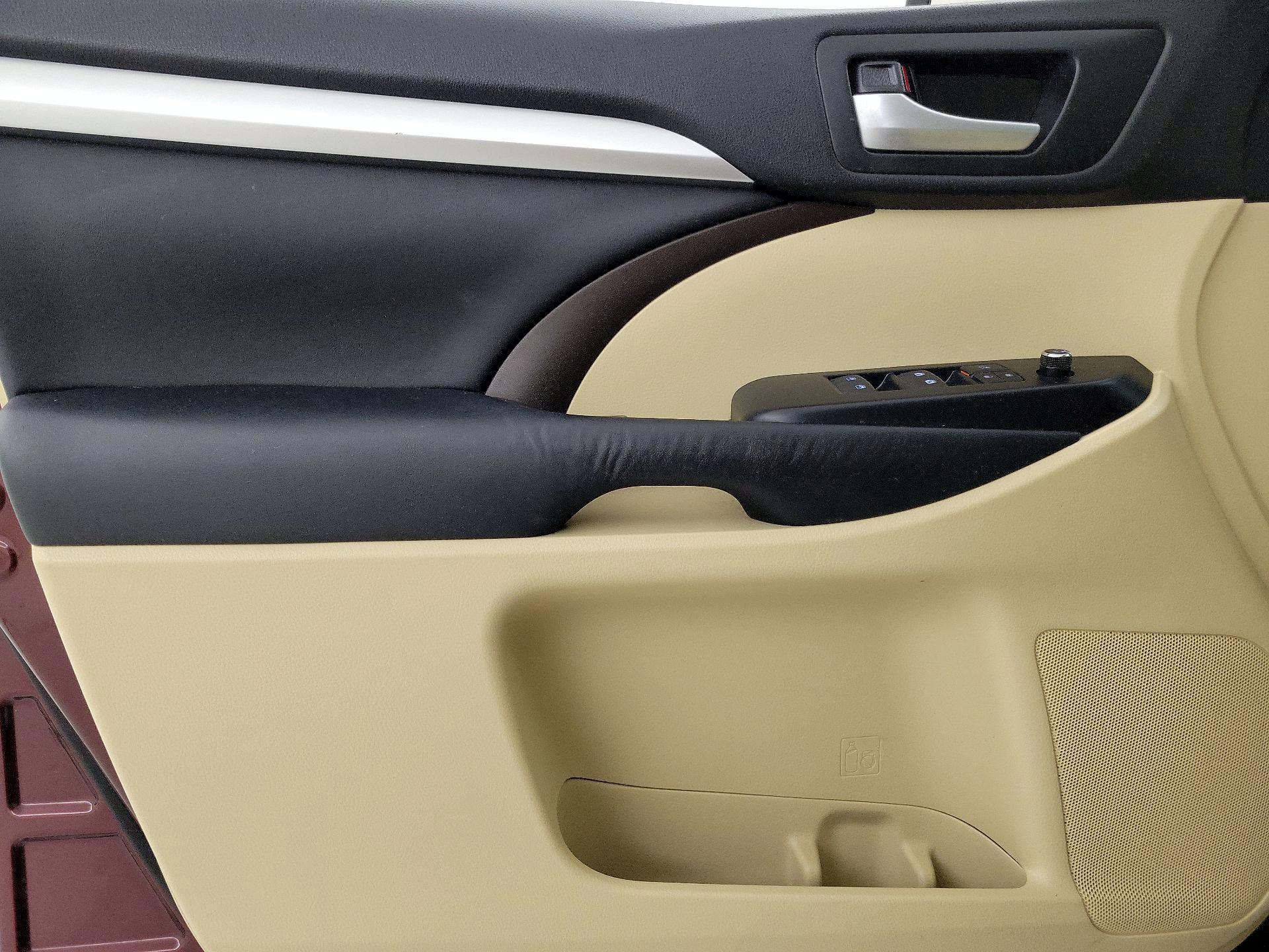 Thumbnail: 2016 Toyota Highlander - 12