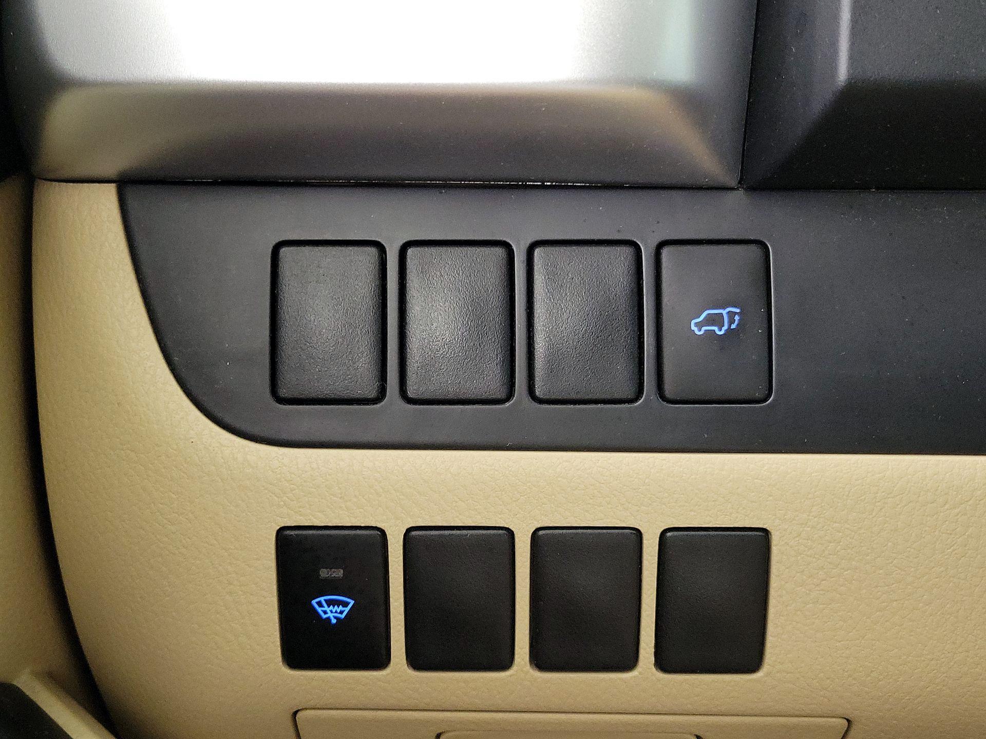 Thumbnail: 2016 Toyota Highlander - 13