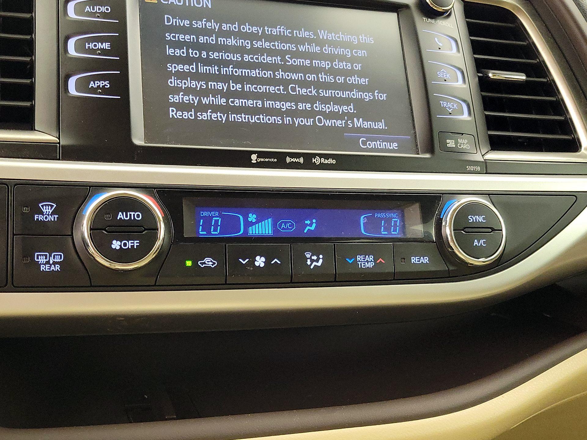 Thumbnail: 2016 Toyota Highlander - 16