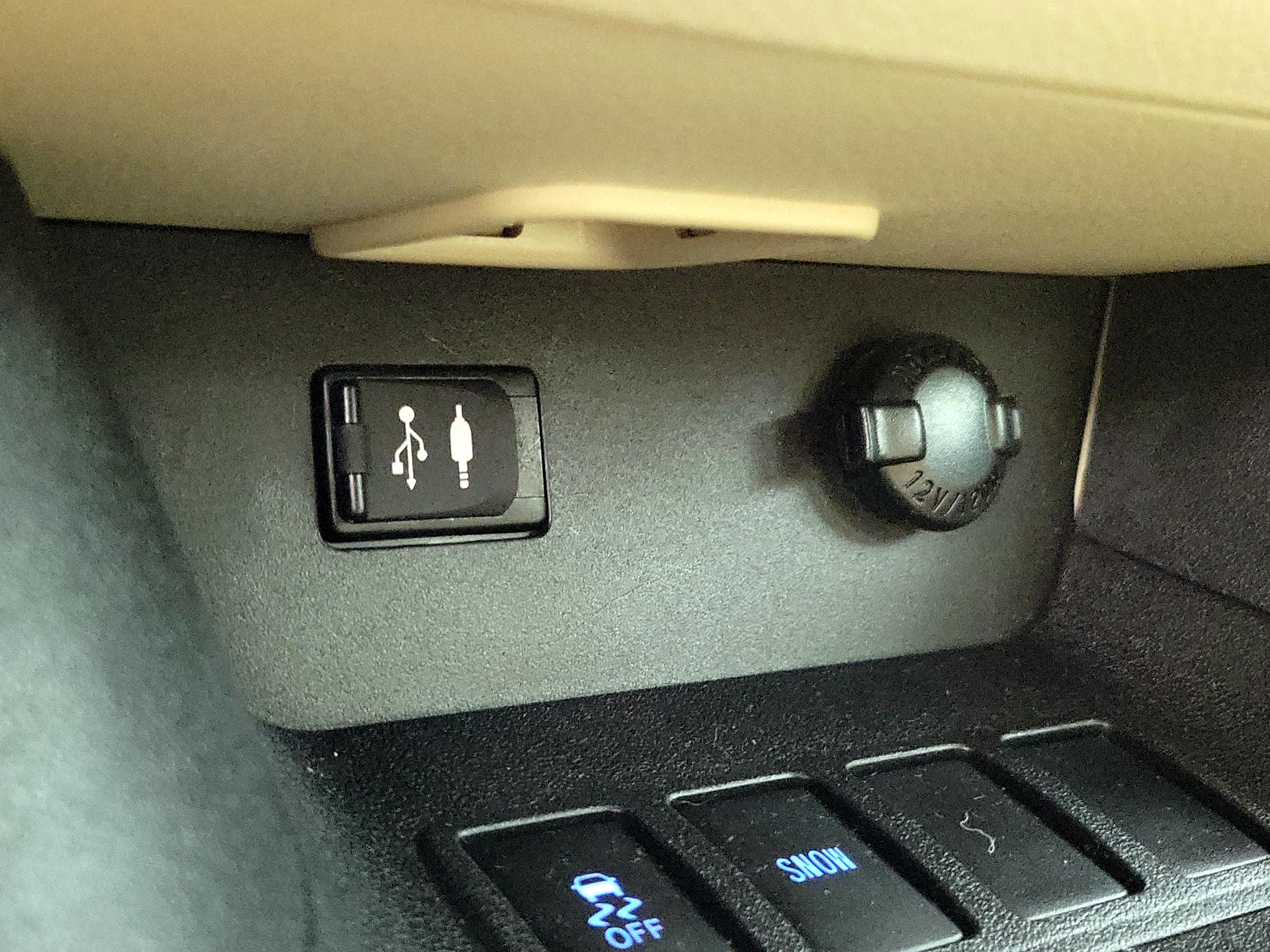 Thumbnail: 2016 Toyota Highlander - 18