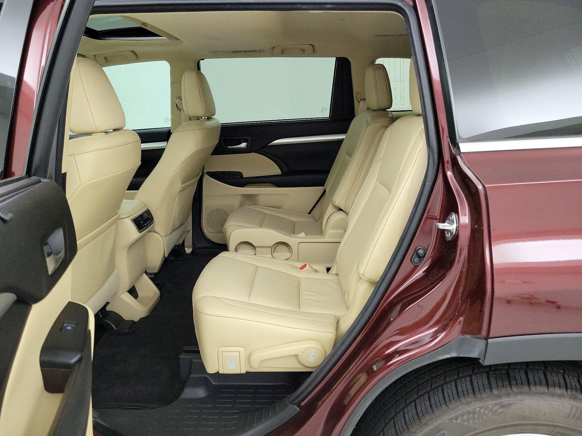 Thumbnail: 2016 Toyota Highlander - 20