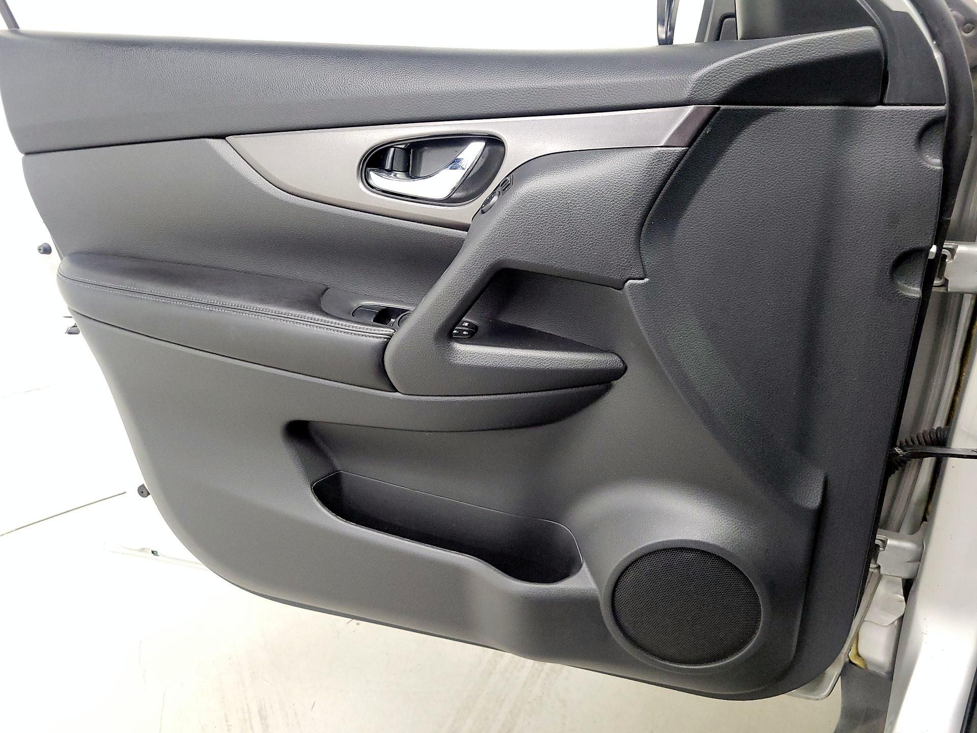Thumbnail: 2015 Nissan Rogue - 12