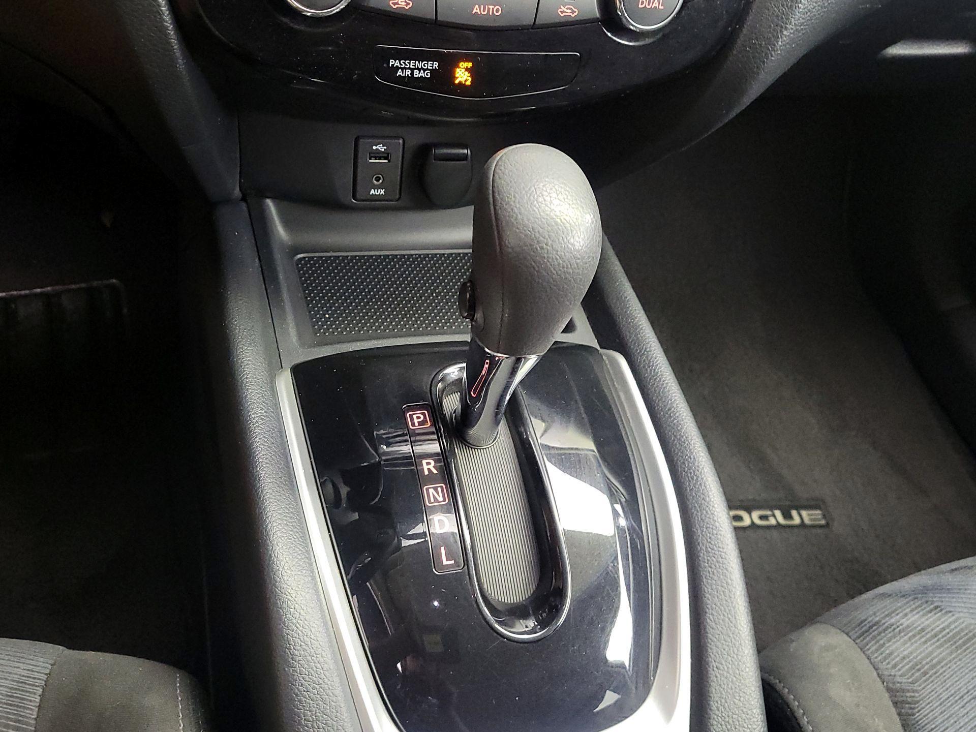 Thumbnail: 2015 Nissan Rogue - 18