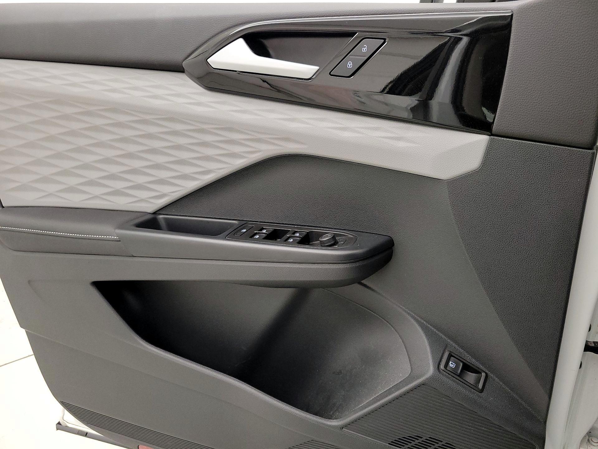 Thumbnail: 2024 Volkswagen Taos - 12